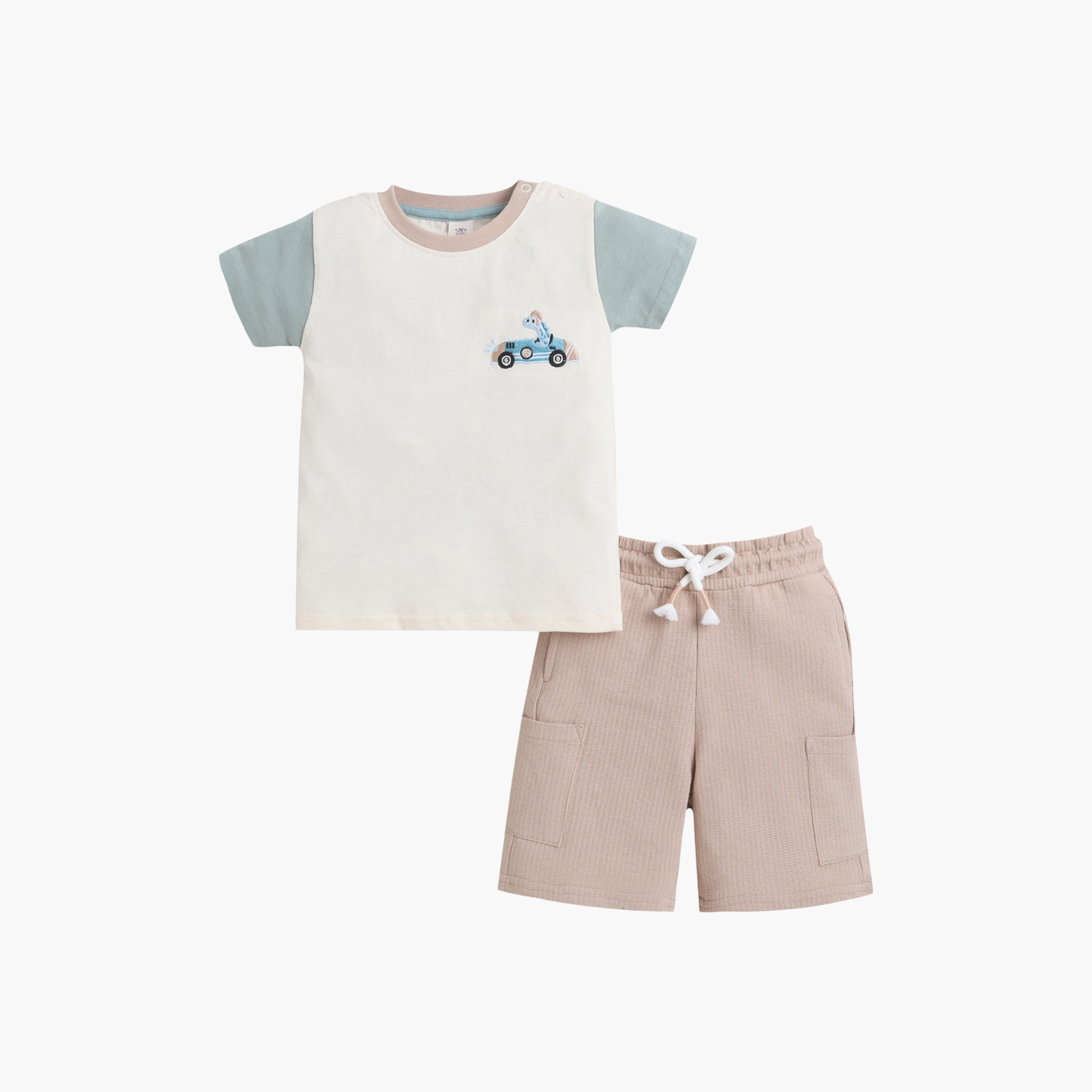 طقم تي شيرت بطبعة سيارات وشورت كارغو من فيكتور آند جين-boys-clothing-setsandcoords-image-2