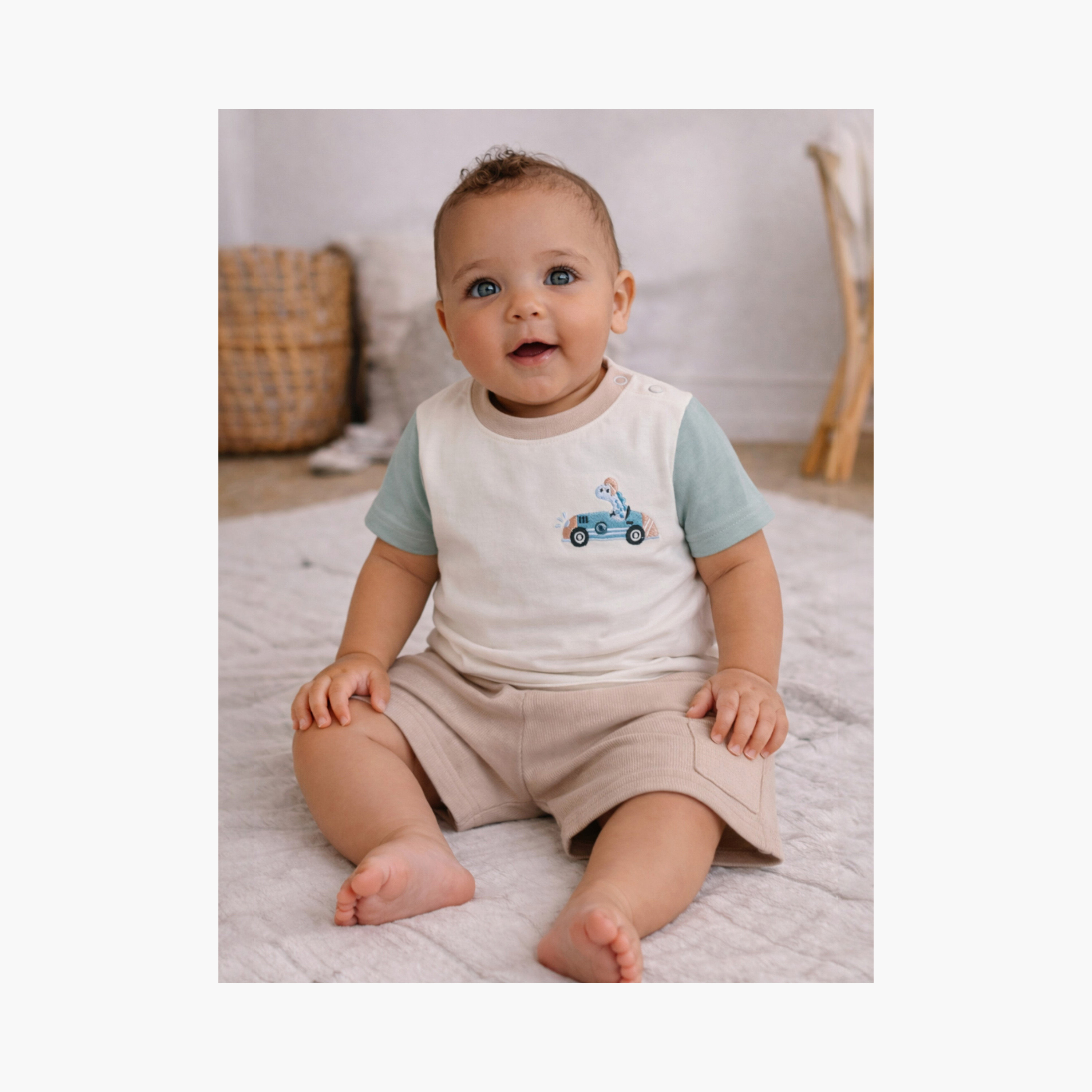 طقم تي شيرت بطبعة سيارات وشورت كارغو من فيكتور آند جين-boys-clothing-setsandcoords-image-6