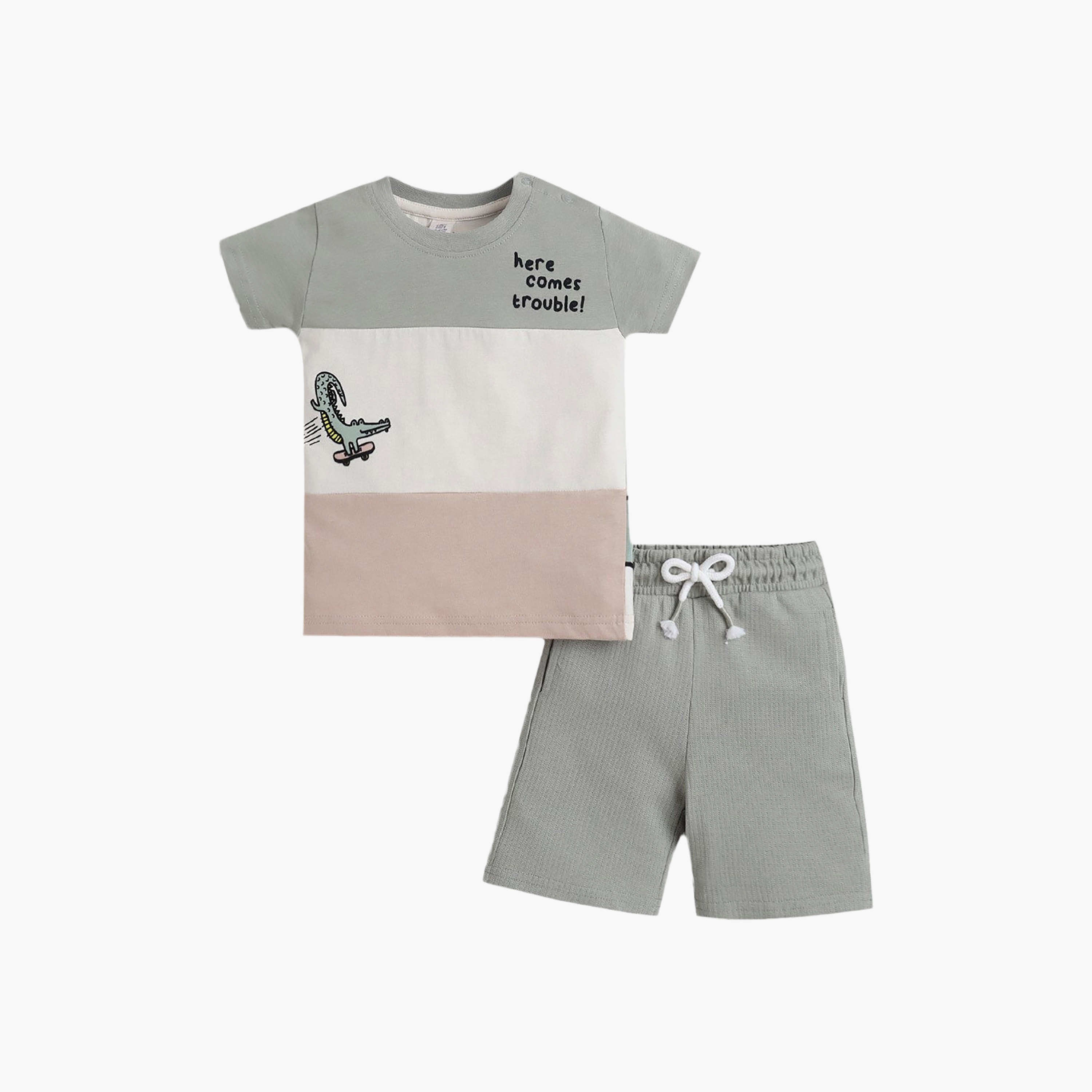 طقم تي شيرت بتصميم "ألوان متباينة" وطبعة تمساح مع شورت برباط خصر من فيكتور آند جين-boys-clothing-setsandcoords-image-1