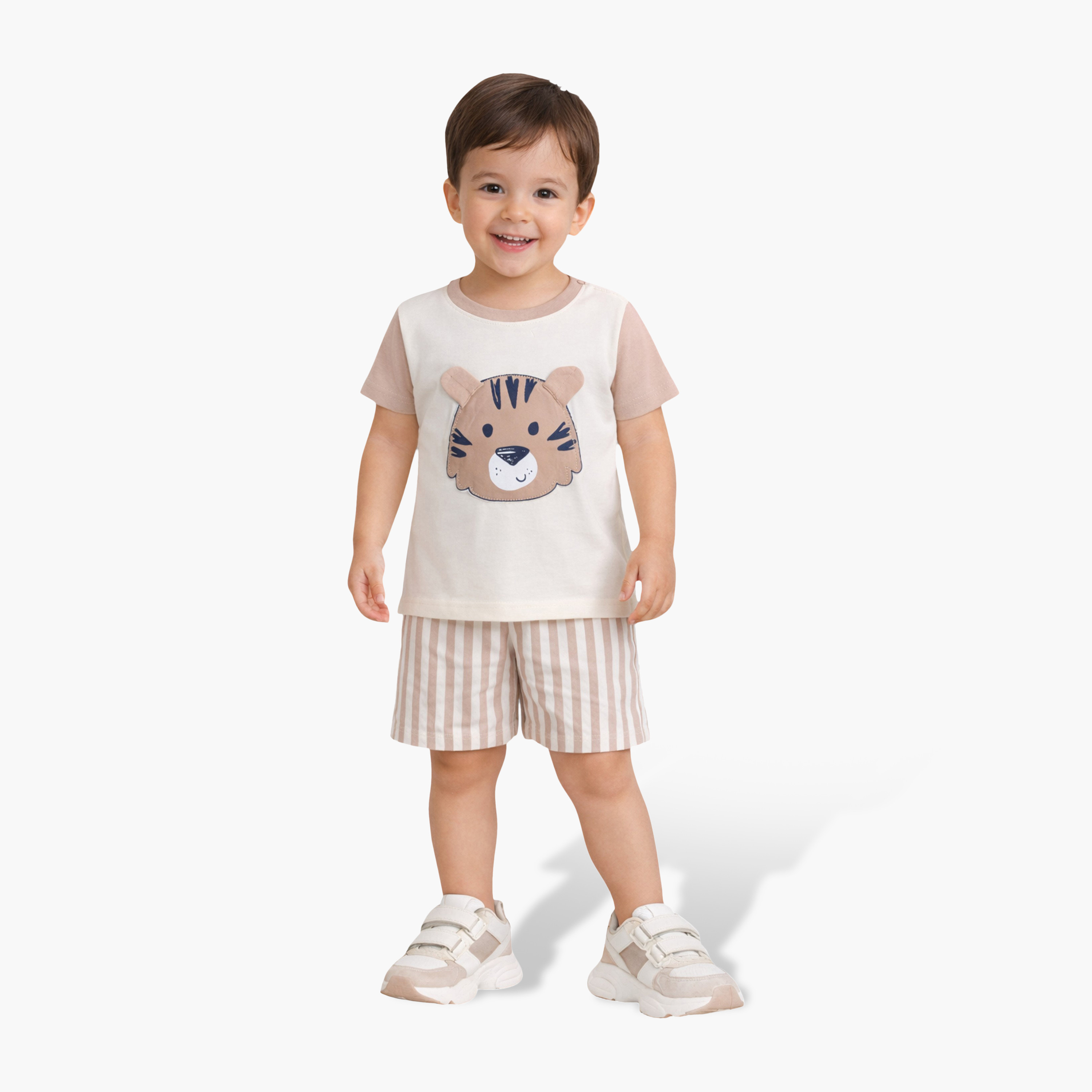 طقم تيشيرت بأكمام نصفية مع تطريز تايجر فيس وشورت من فيكتور أند جين-baby-boys-clothing-setsandcoords-image-1