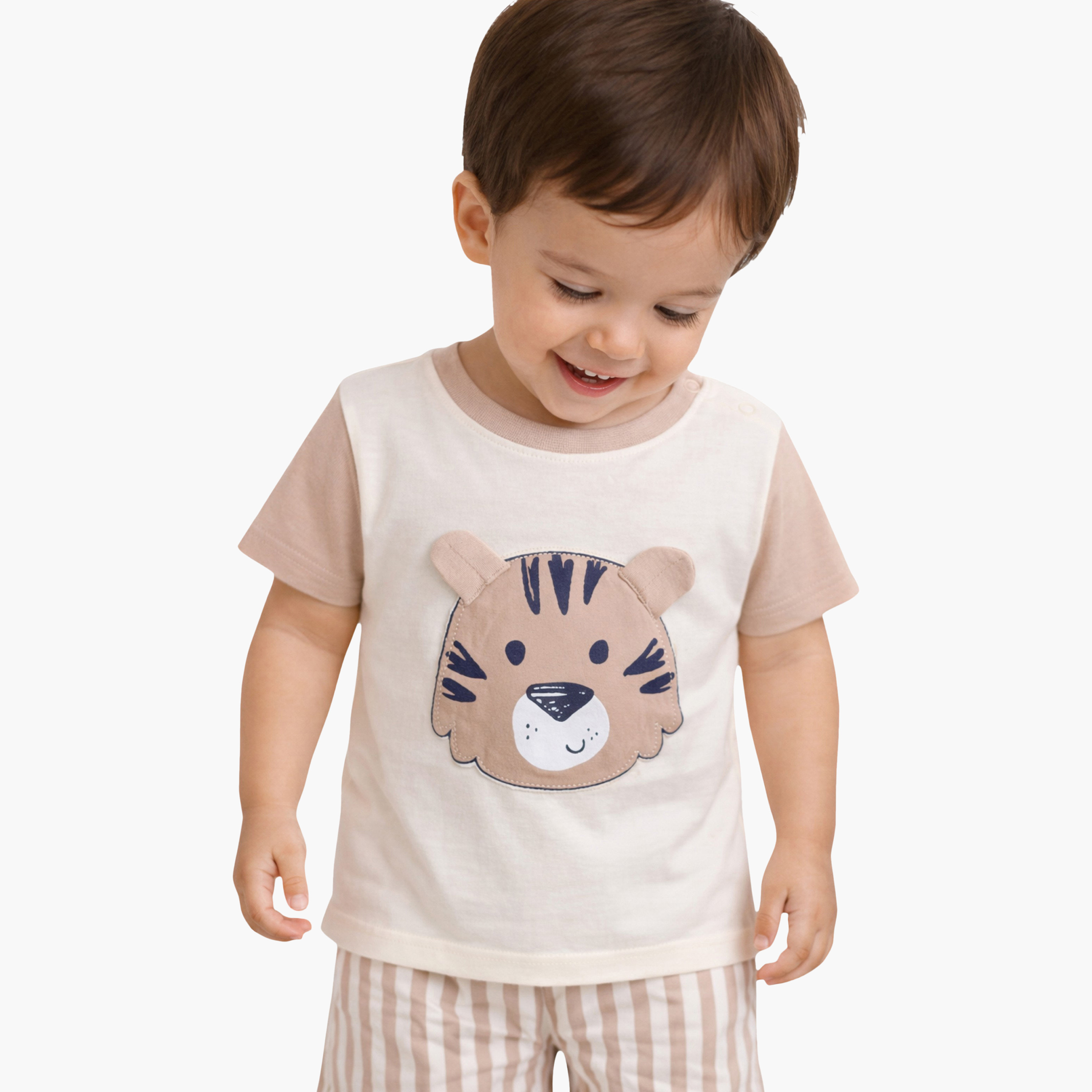 طقم تيشيرت بأكمام نصفية مع تطريز تايجر فيس وشورت من فيكتور أند جين-baby-boys-clothing-setsandcoords-image-2