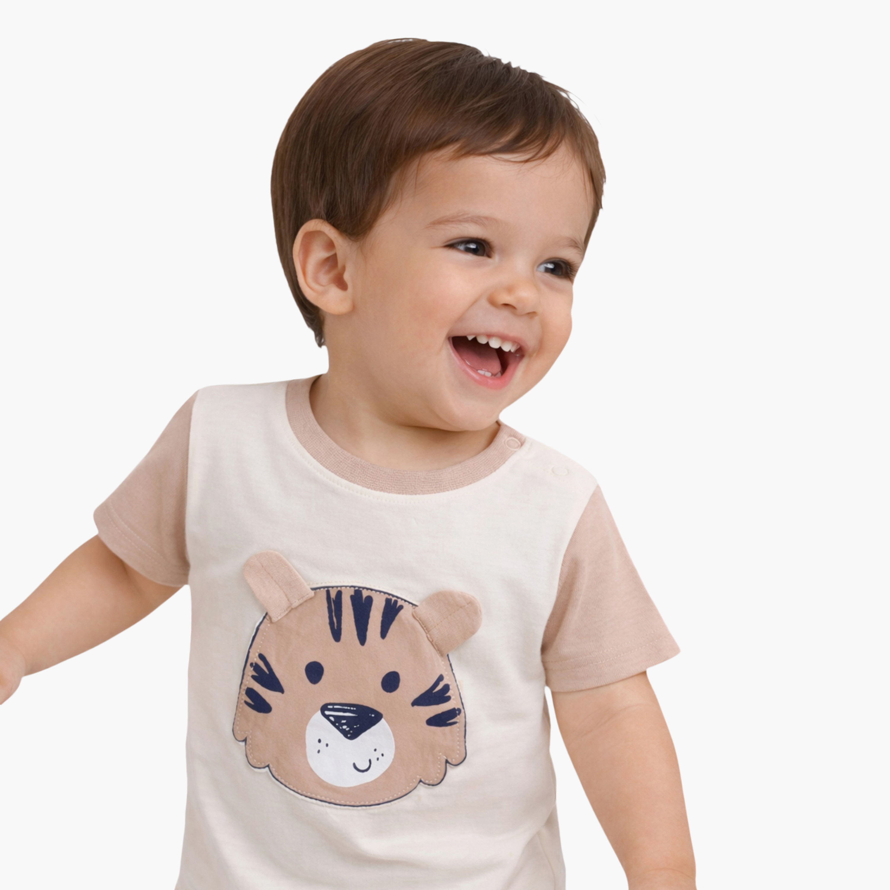 طقم تيشيرت بأكمام نصفية مع تطريز تايجر فيس وشورت من فيكتور أند جين-baby-boys-clothing-setsandcoords-image-3