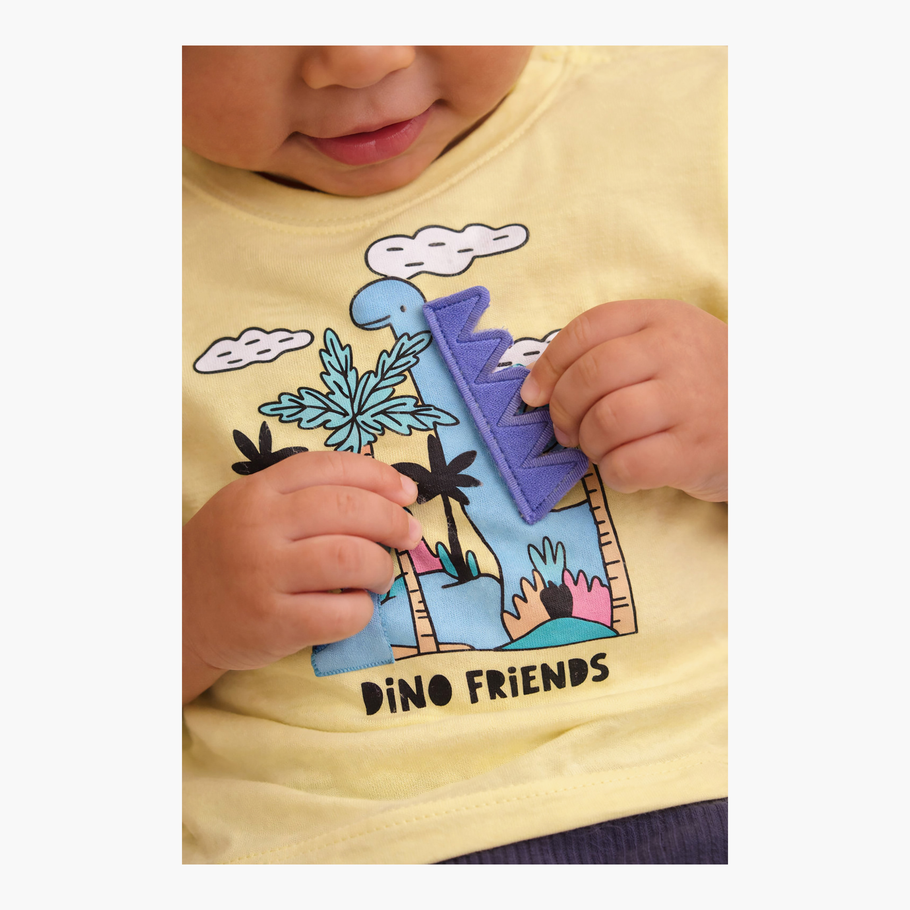 طقم تي شيرت برسومات "أصدقاء الديناصورات" وشورت من فيكتور آند جين-boys-clothing-setsandcoords-image-6