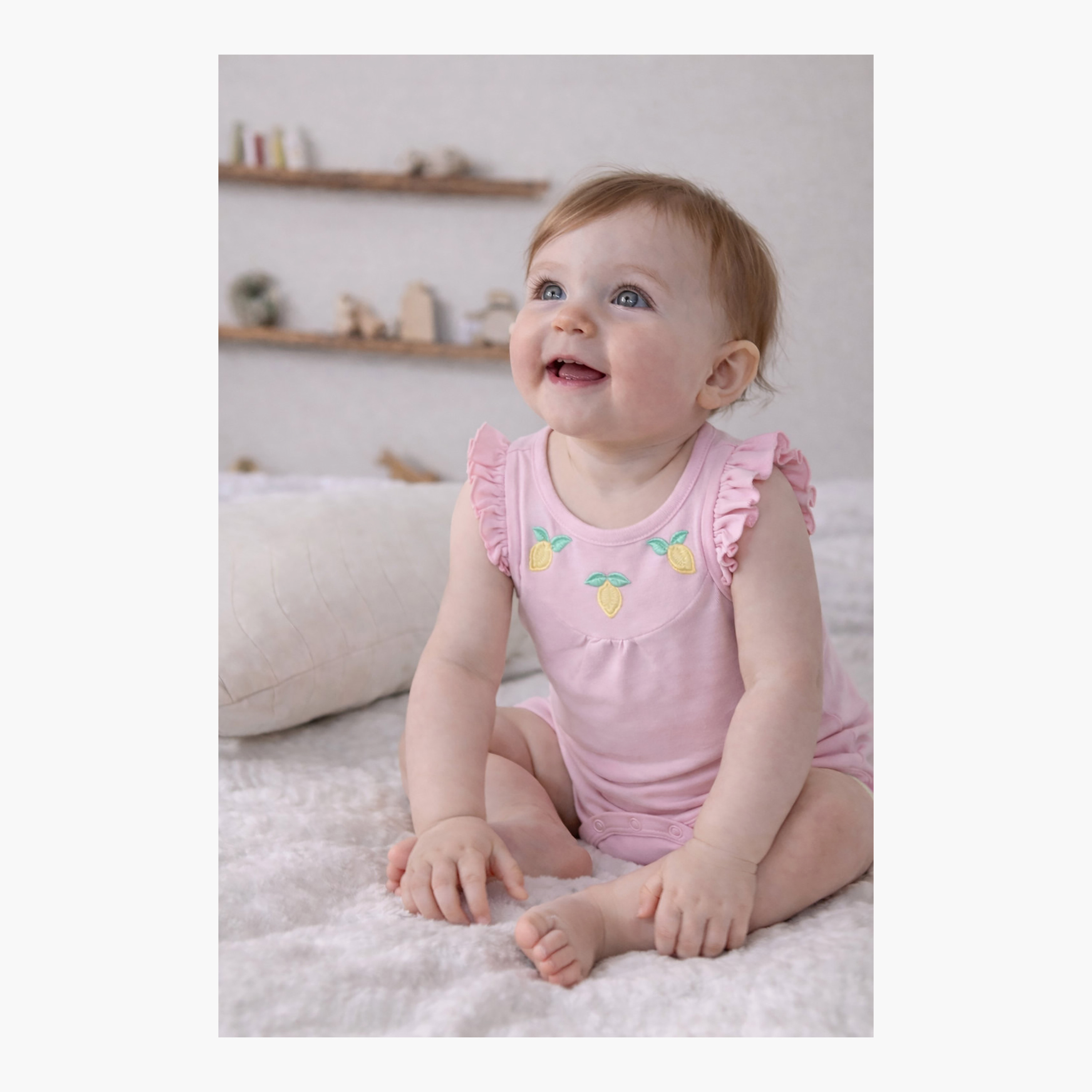 طقم رومبيرز أطفال بطبعة الفواكه وحمالات كشكشة (3 قطع) من فيكتور آند جين-baby-girls-clothing-rompers-image-7