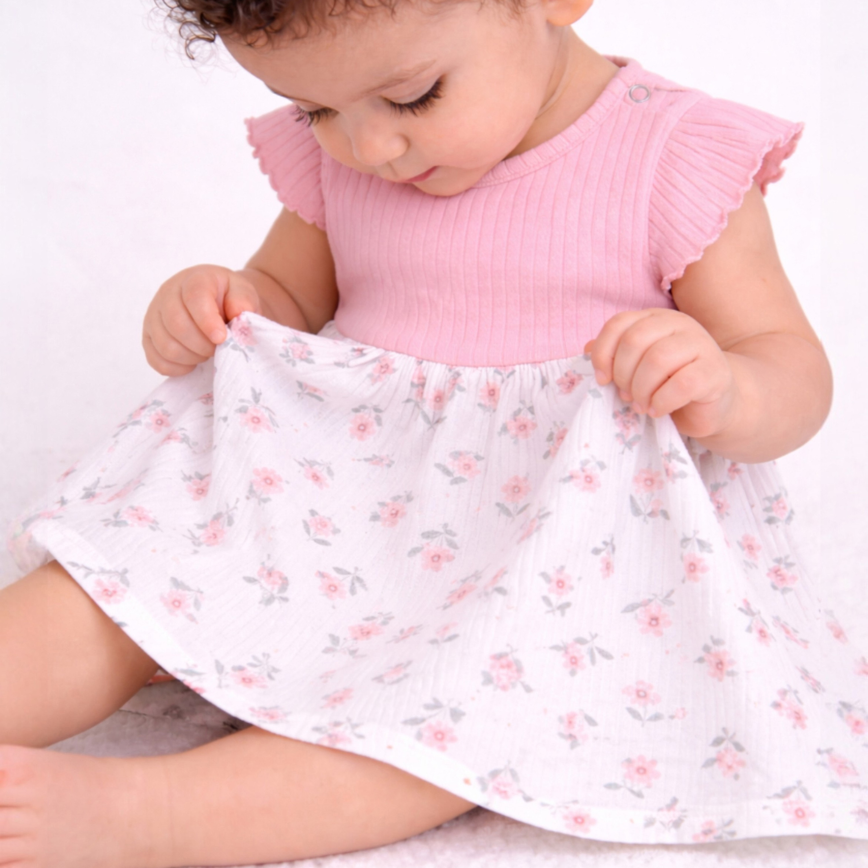 فستان بأكمام قصيرة بتصميم "دروب نيدل" مع تنورة بطبعة زهور من فيكتور آند جين-baby-girls-clothing-dressesandjumpsuits-image-3