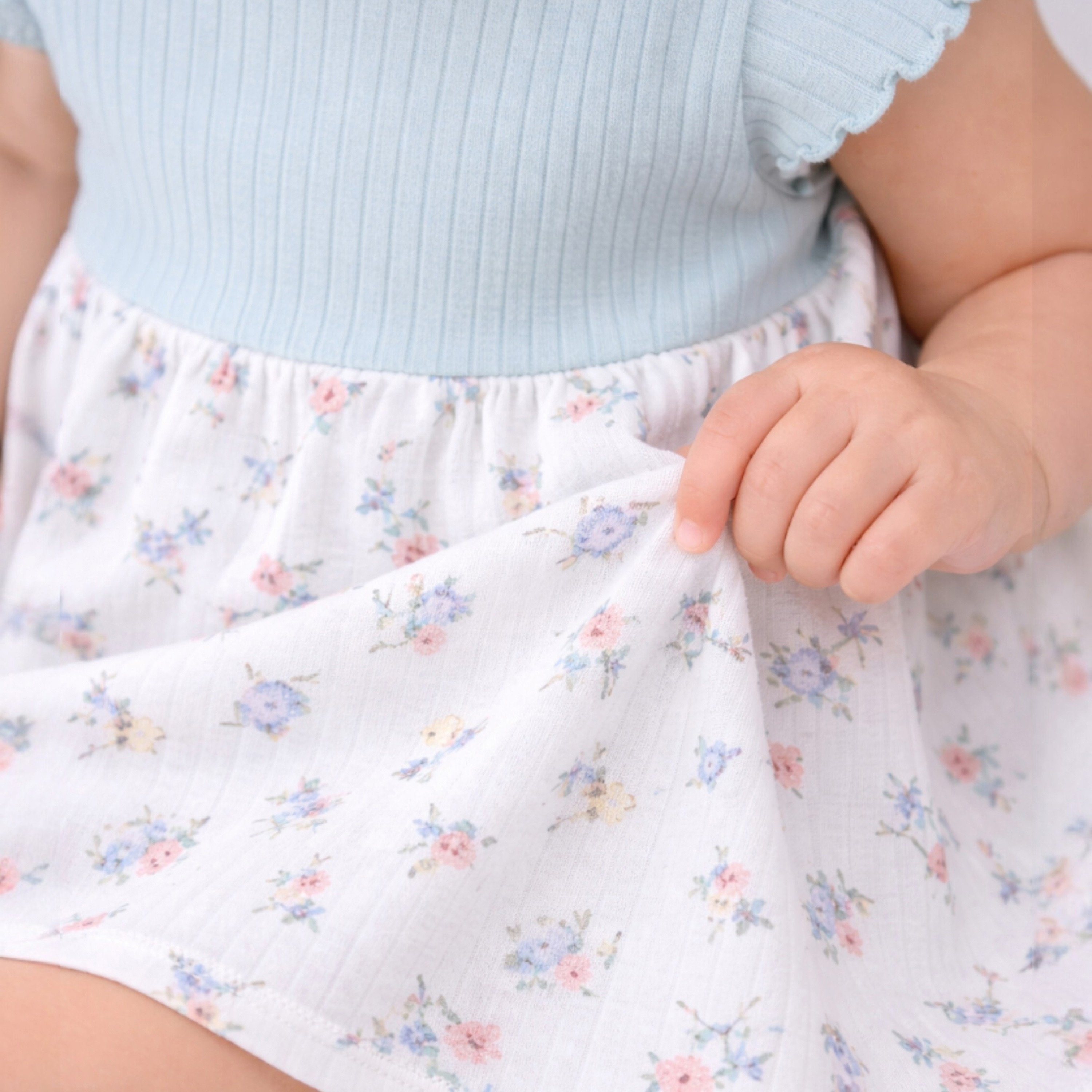 فستان بأكمام قصيرة بتصميم "دروب نيدل" مع تنورة مطبوعة بالزهور من فيكتور آند جين-baby-girls-clothing-dressesandjumpsuits-image-4