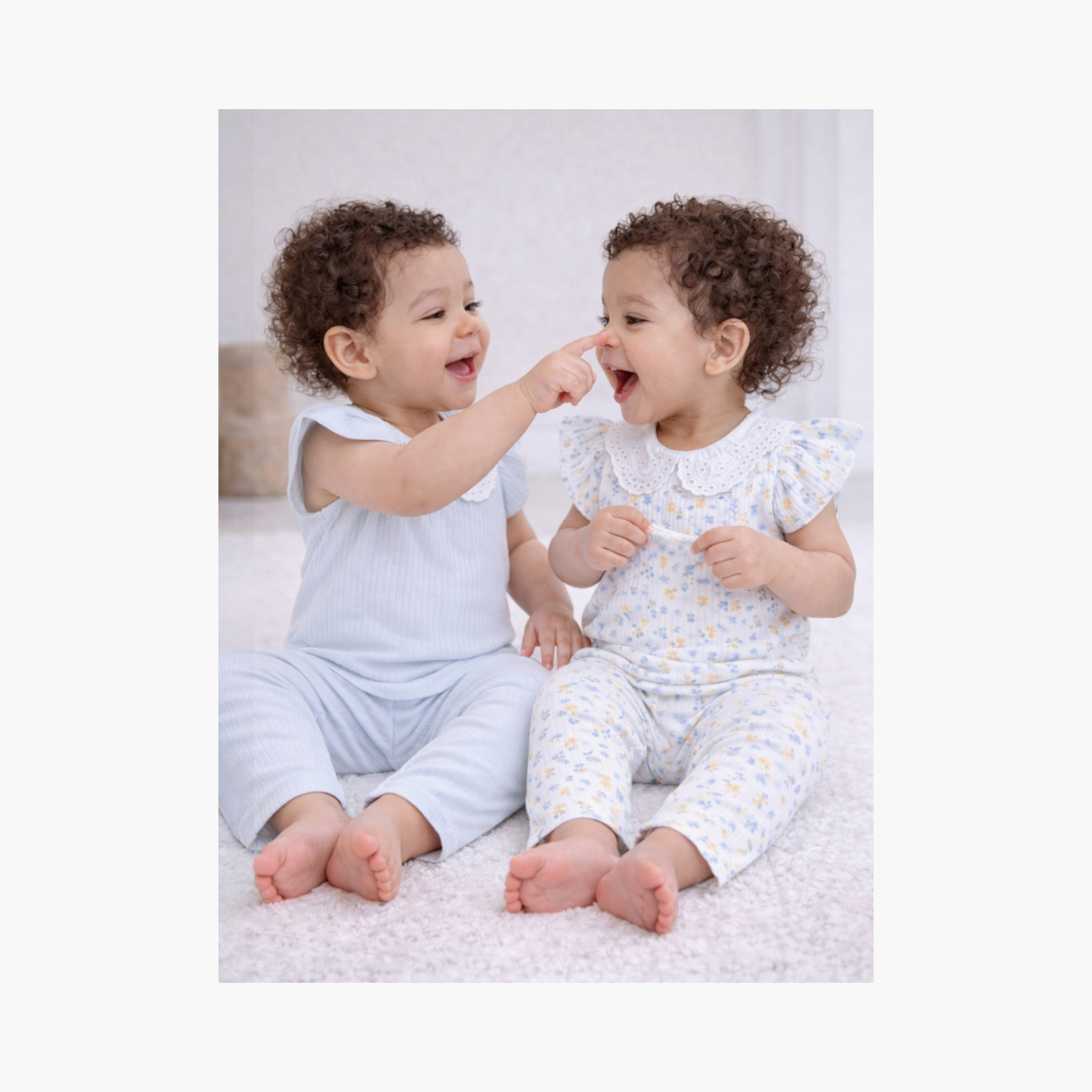 طقم 4 قطع تيشيرتات بأكمام قصيرة بطبعة فلورال وليقنز من فيكتور أند جين-baby-girls-clothing-setsandcoords-image-4