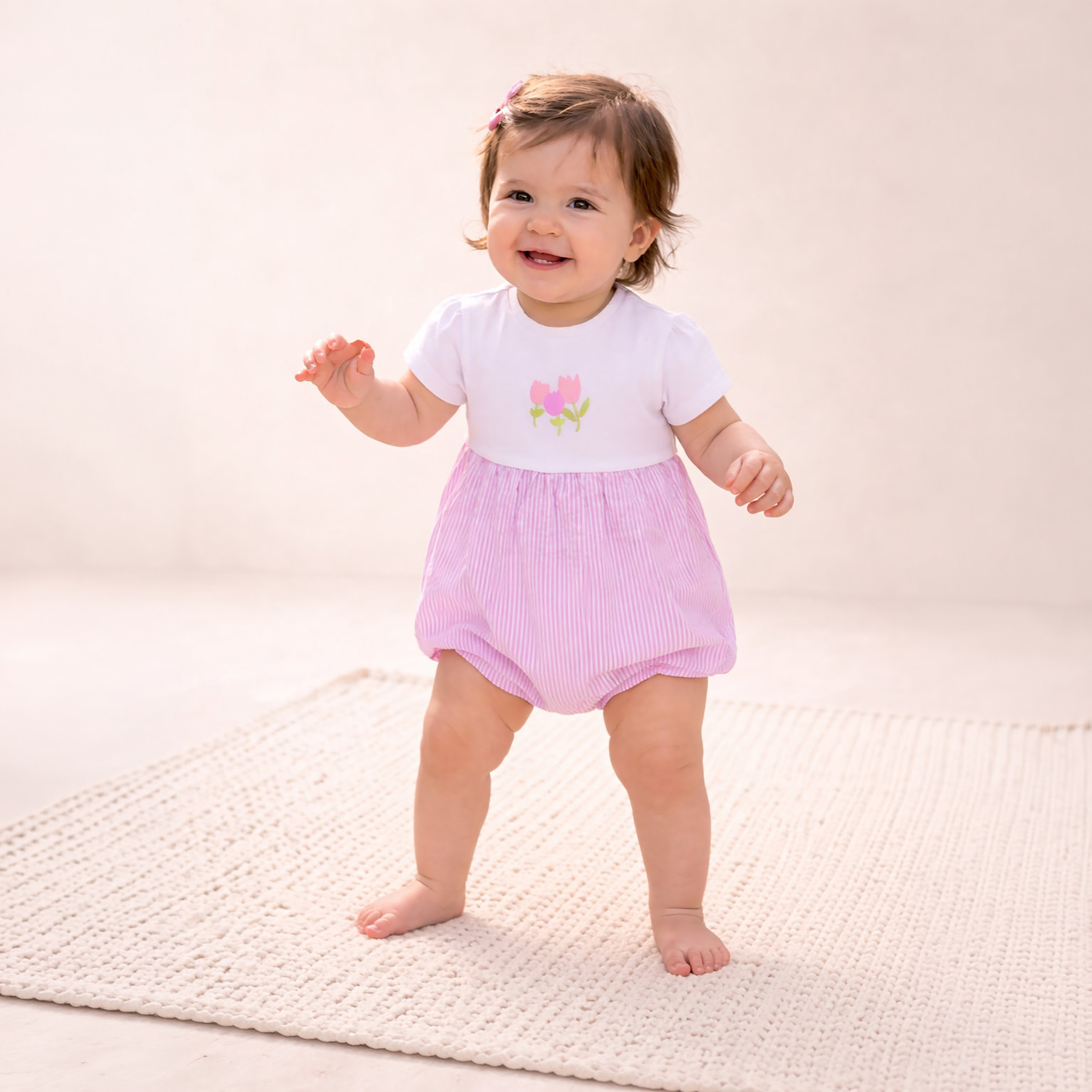 رومبر "بابل" بأكمام قصيرة وقصة صدر (يوك) من فيكتور آند جين-baby-girls-clothing-rompers-image-4