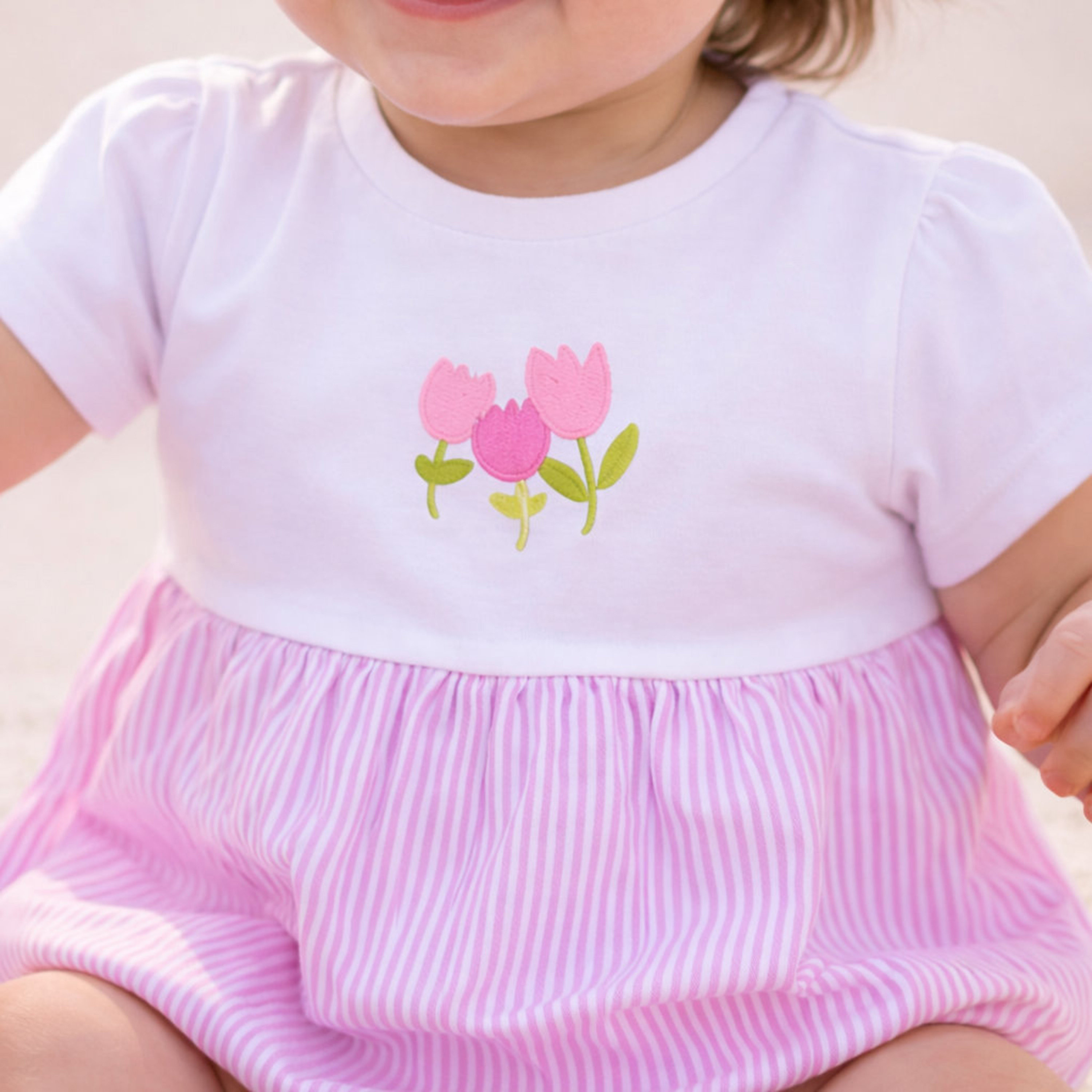رومبر "بابل" بأكمام قصيرة وقصة صدر (يوك) من فيكتور آند جين-baby-girls-clothing-rompers-image-6