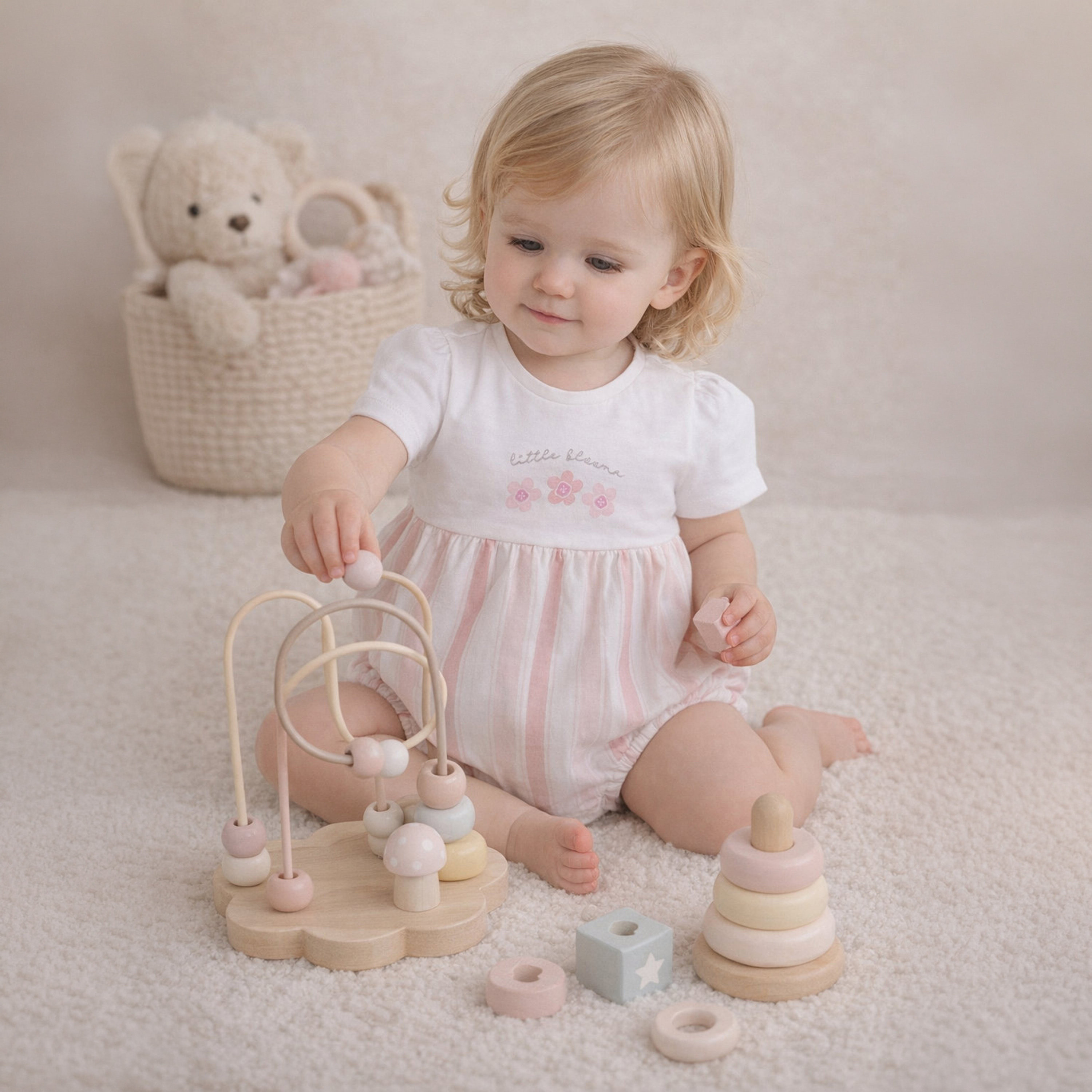 رومبر "بابل" بأكمام قصيرة وقصة صدر (يوك) من فيكتور آند جين-baby-girls-clothing-rompers-image-2