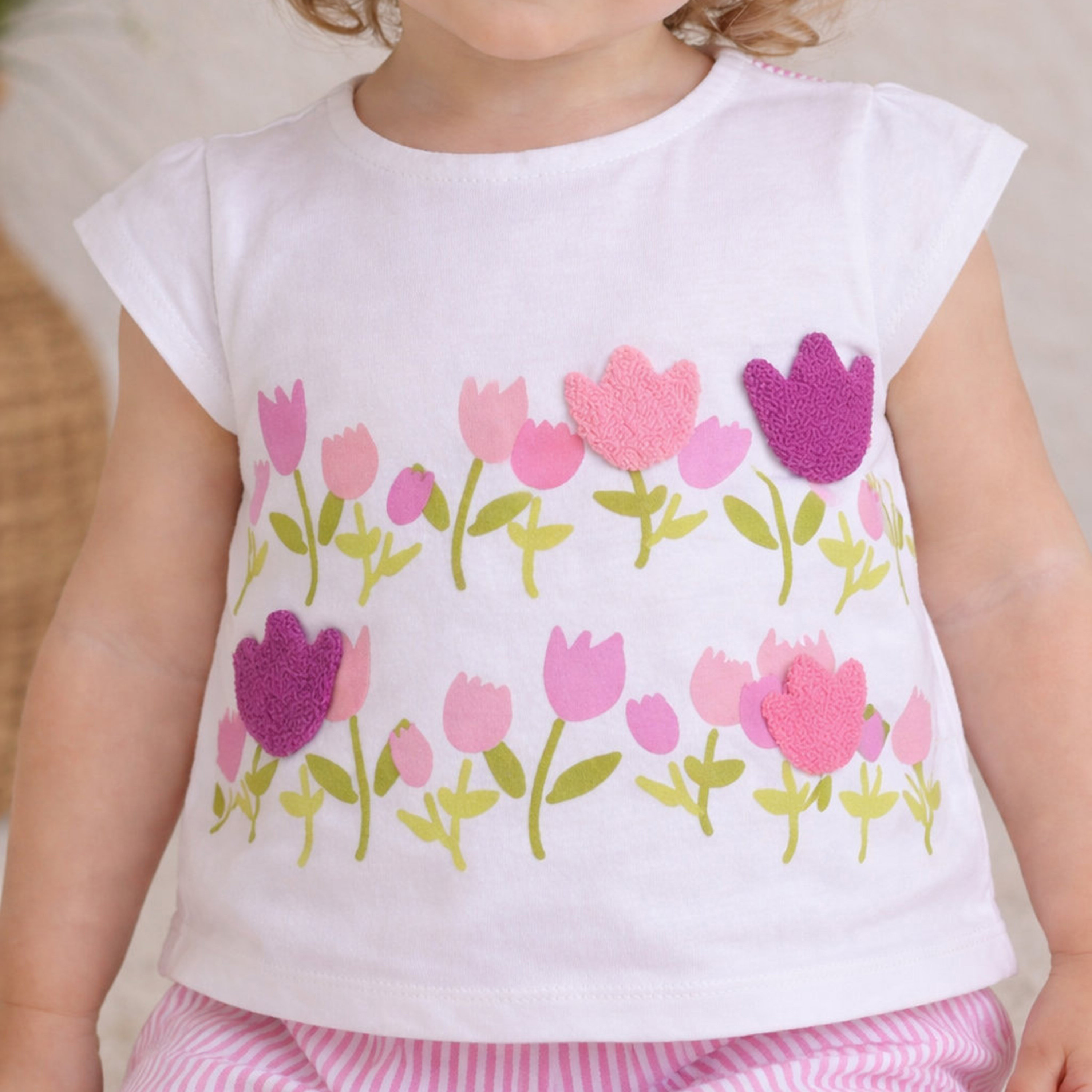 طقم توب بطبعة زهور التيوليب وأكمام كاب وشورت مخطط من فيكتور آند جين-baby-girls-clothing-setsandcoords-image-6