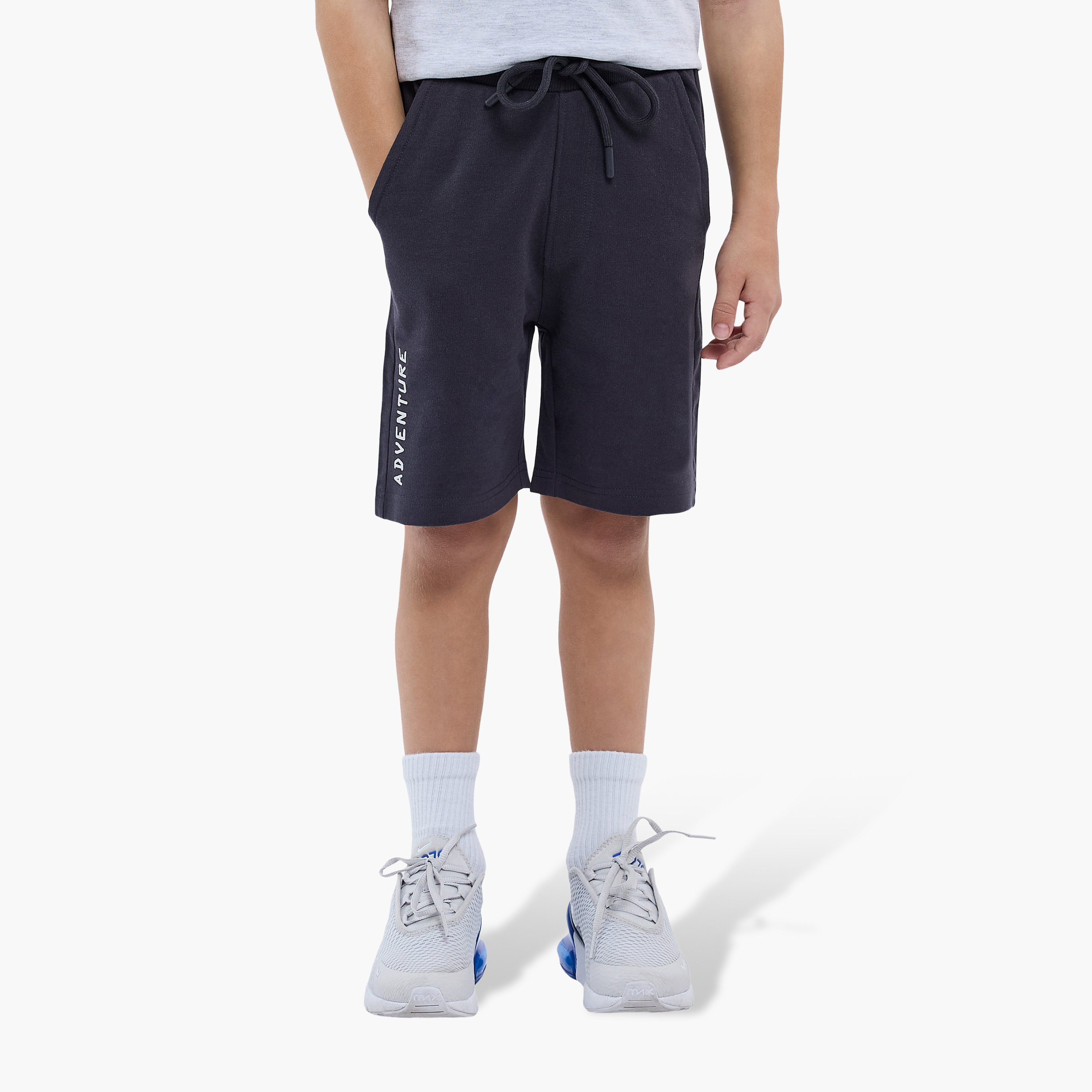 طقم تيشيرت بأكمام نصفية بطبعة أدفتشر وشورت من فيكتور أند جين-boys-clothing-setsandcoords-image-2