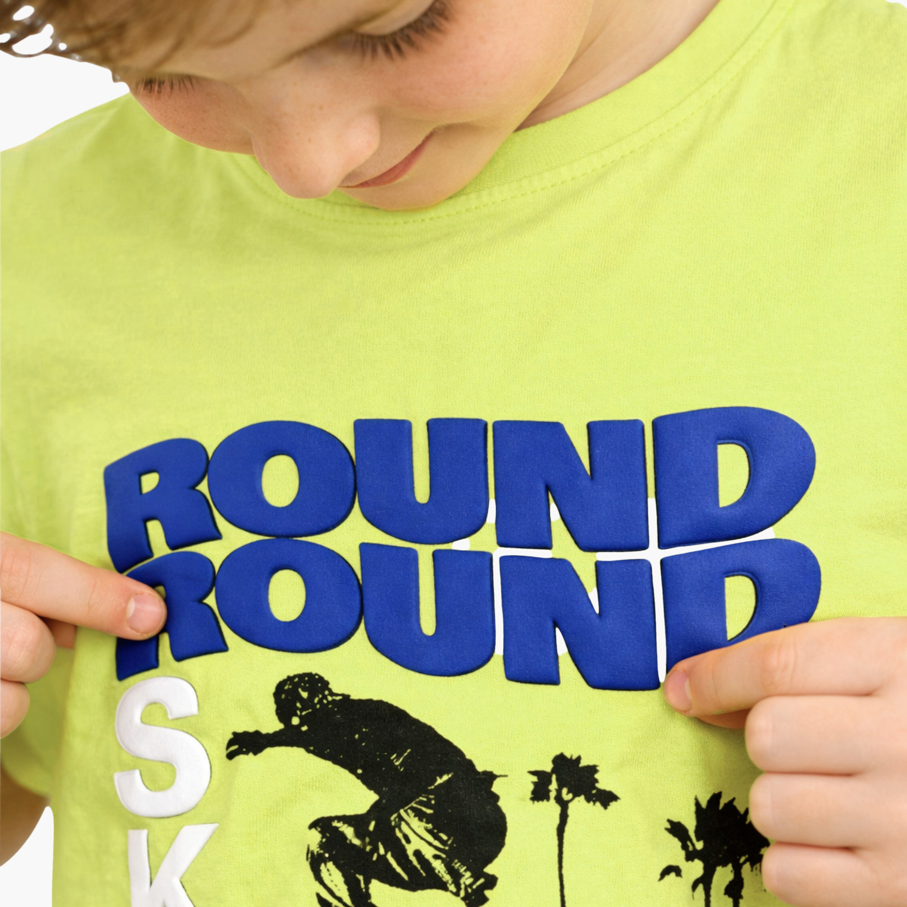 طقم تي شيرت برسومات "Round Sound" وشورت أزرق من فيكتور آند جين-boys-clothing-setsandcoords-image-4