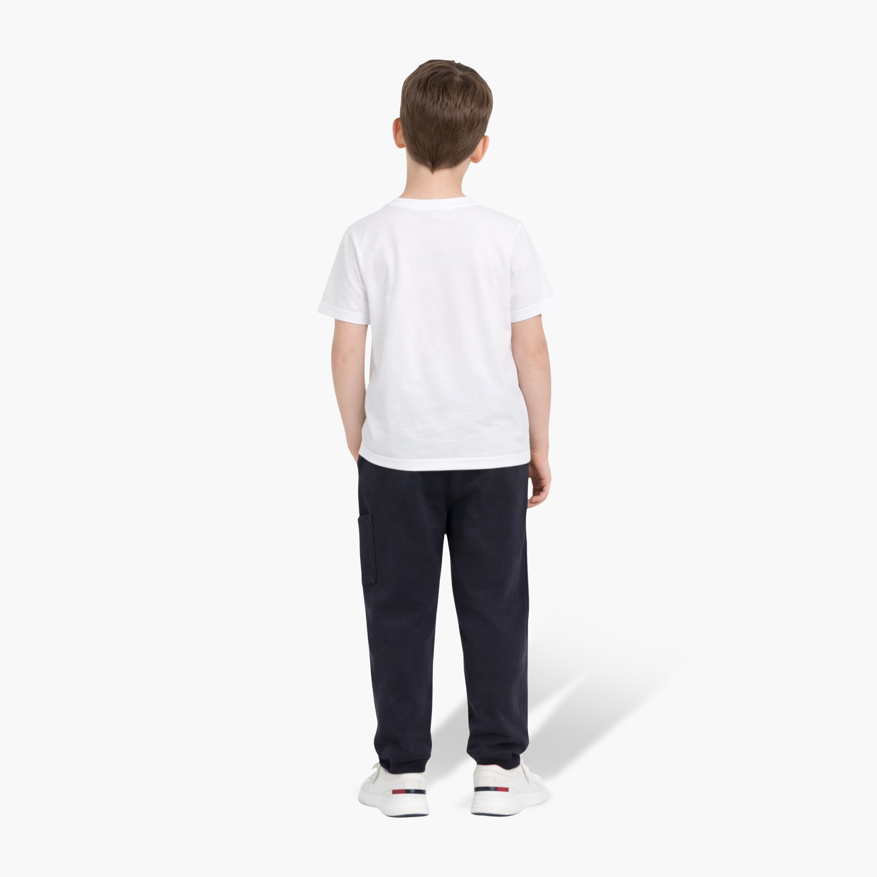 طقم تيشيرت بأكمام نصفية بطبعة تايبوغرافيك وبنطال جوغر من فيكتور أند جين-boys-clothing-setsandcoords-image-4