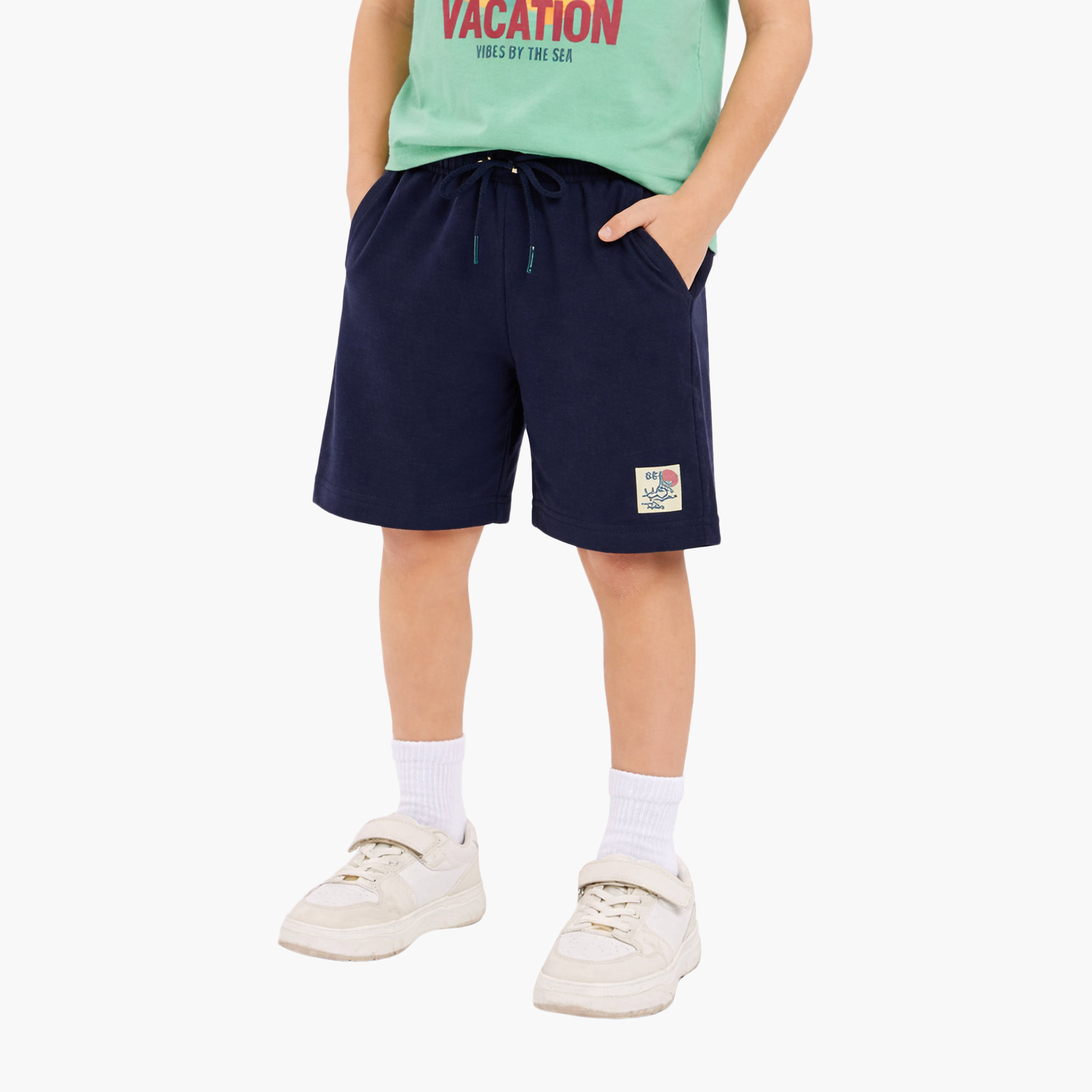 طقم تيشيرت بأكمام نصفية بطبعة فيكيشن وشورت من فيكتور أند جين-boys-clothing-setsandcoords-image-3