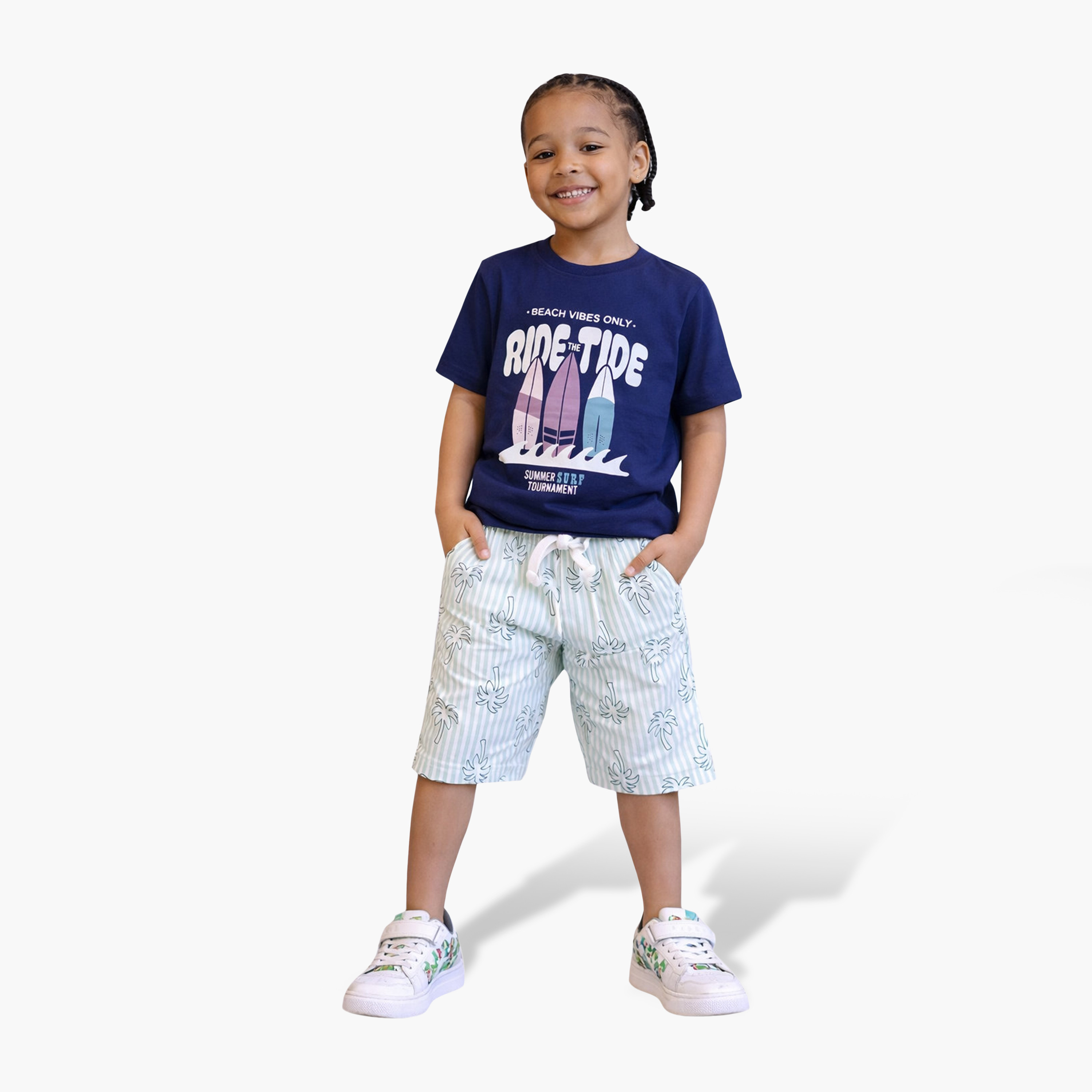 طقم مكون من 4 قطع: تي شيرتات بأكمام قصيرة ورسومات، وبنطلون مع شورت من فيكتور آند جين-boys-clothing-setsandcoords-image-2