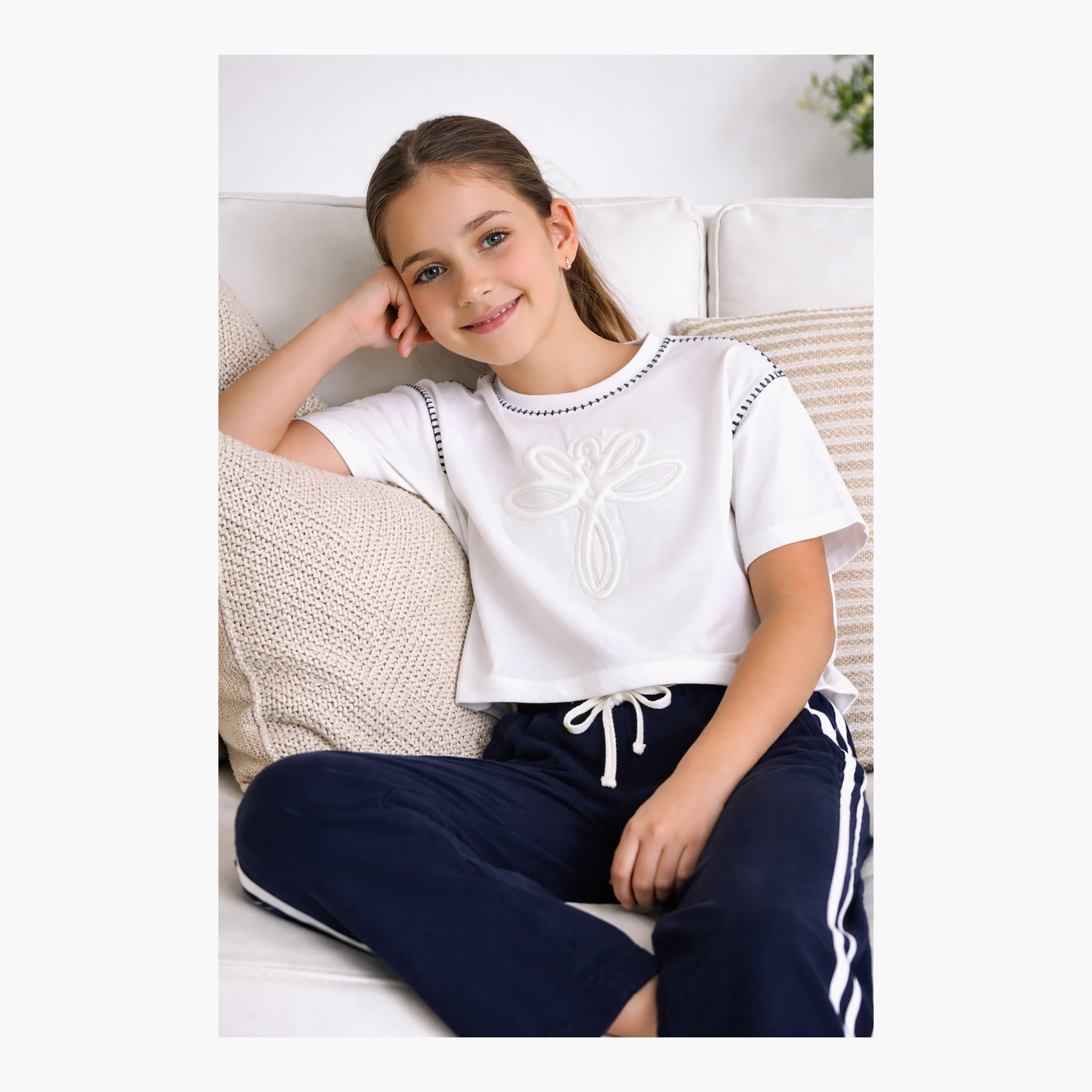 طقم بلوزة أنيق بتصميم بارز وبنطلون من فيكتور آند جين-girls-clothing-setsandcoords-image-3