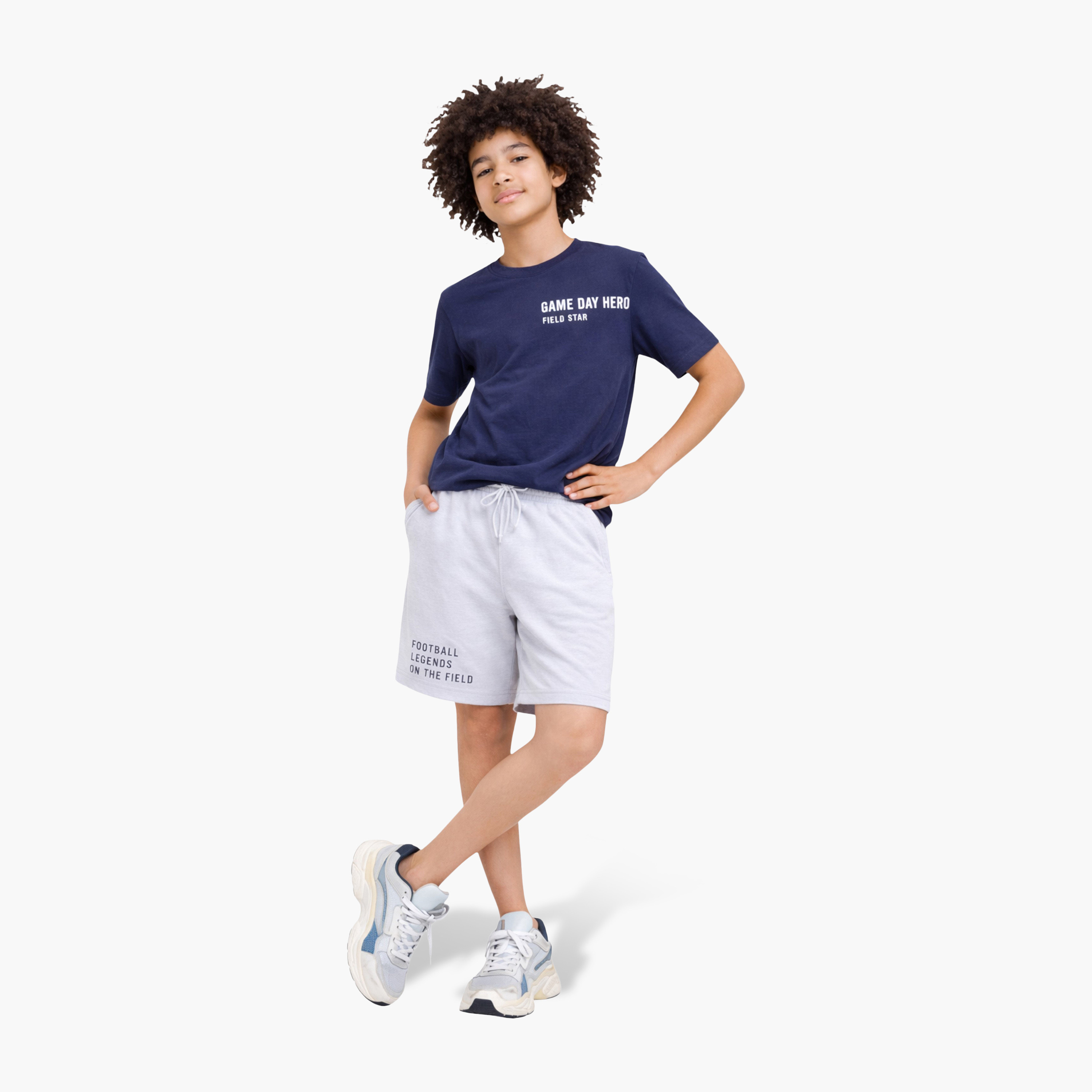 طقم تي شيرت برسومات كرة قدم وشورت دنيم أزرق فاتح من فيكتور آند جين-boys-clothing-setsandcoords-image-1