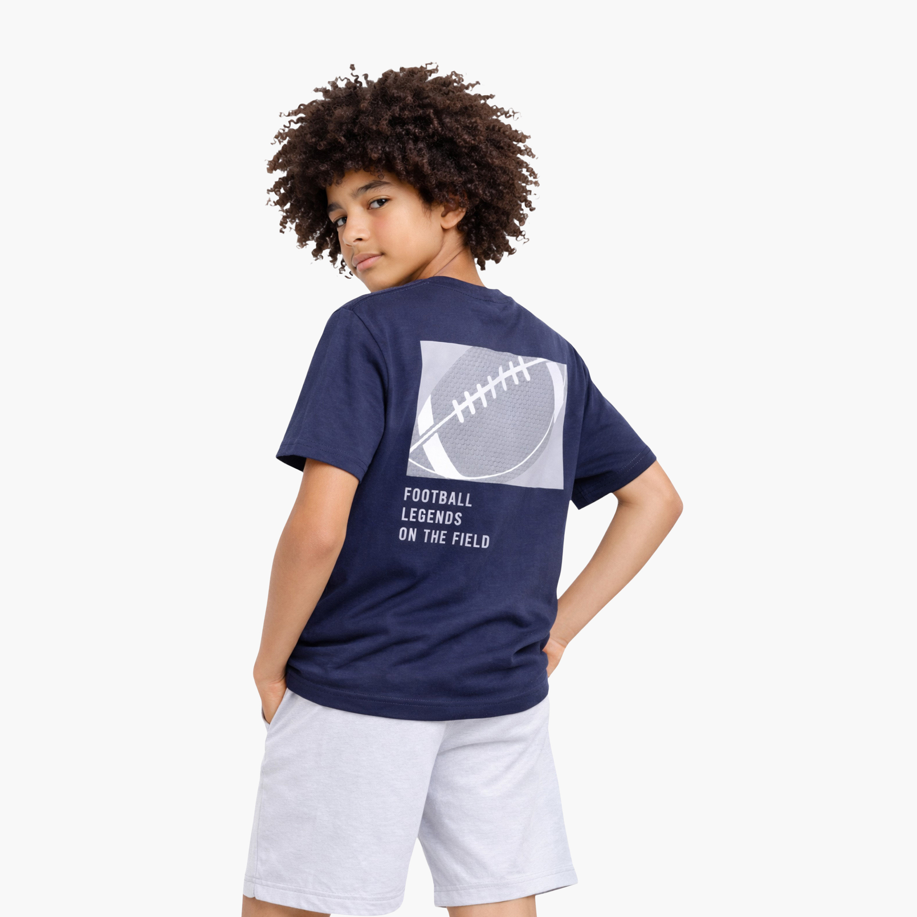 طقم تي شيرت برسومات كرة قدم وشورت دنيم أزرق فاتح من فيكتور آند جين-boys-clothing-setsandcoords-image-3
