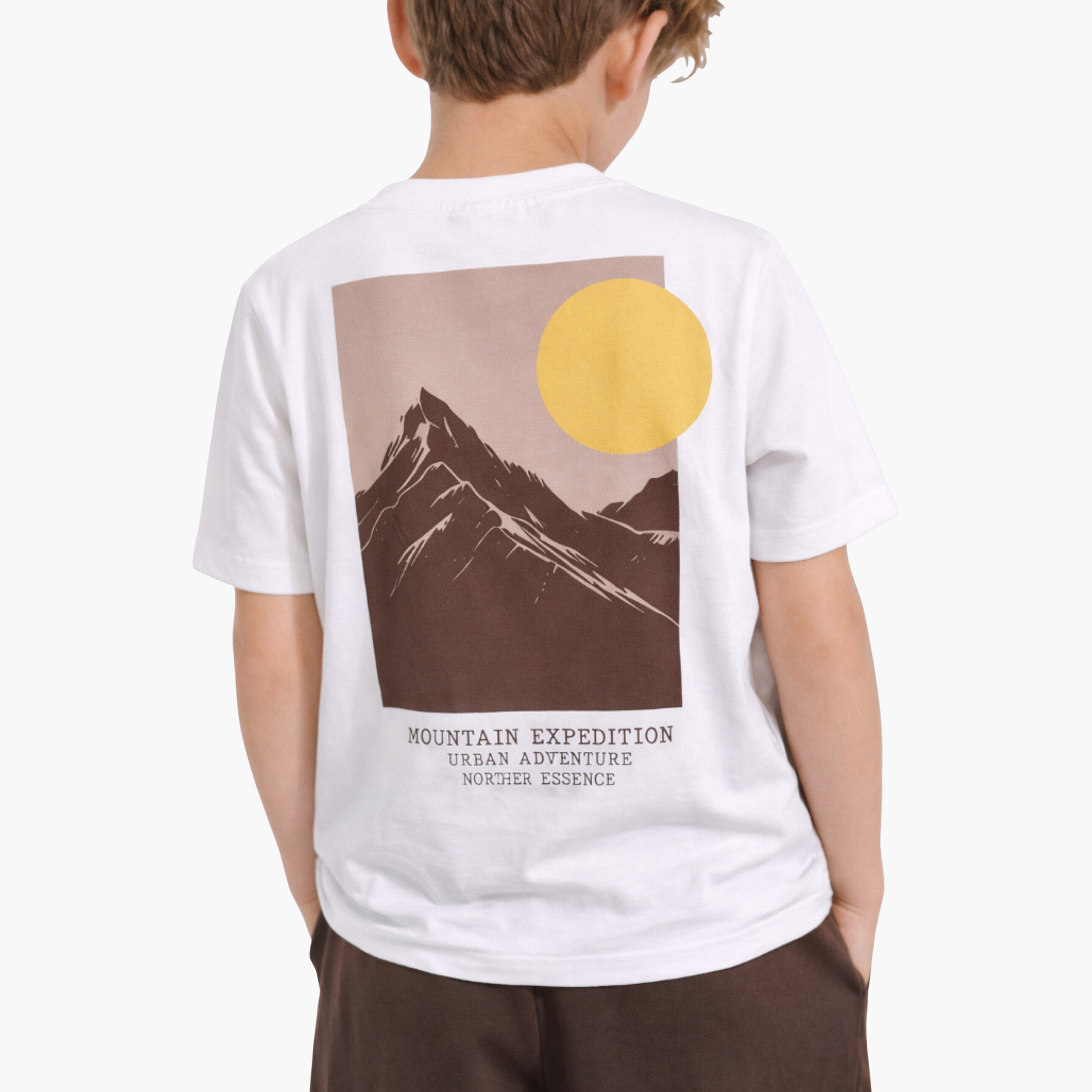 طقم تي شيرت برسومات شمس وجبال وشورت بني من فيكتور آند جين-boys-clothing-setsandcoords-image-3