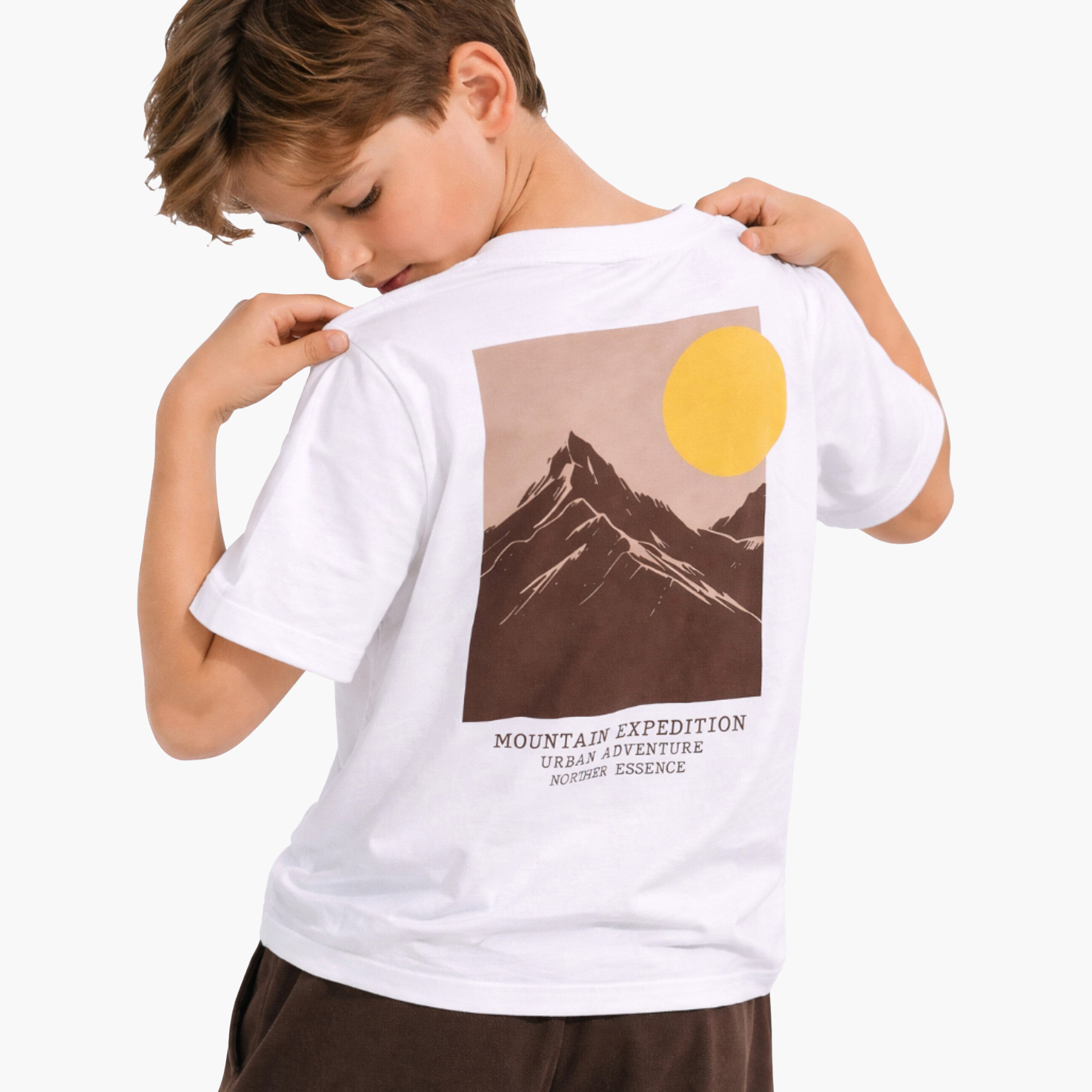 طقم تي شيرت برسومات شمس وجبال وشورت بني من فيكتور آند جين-boys-clothing-setsandcoords-image-4