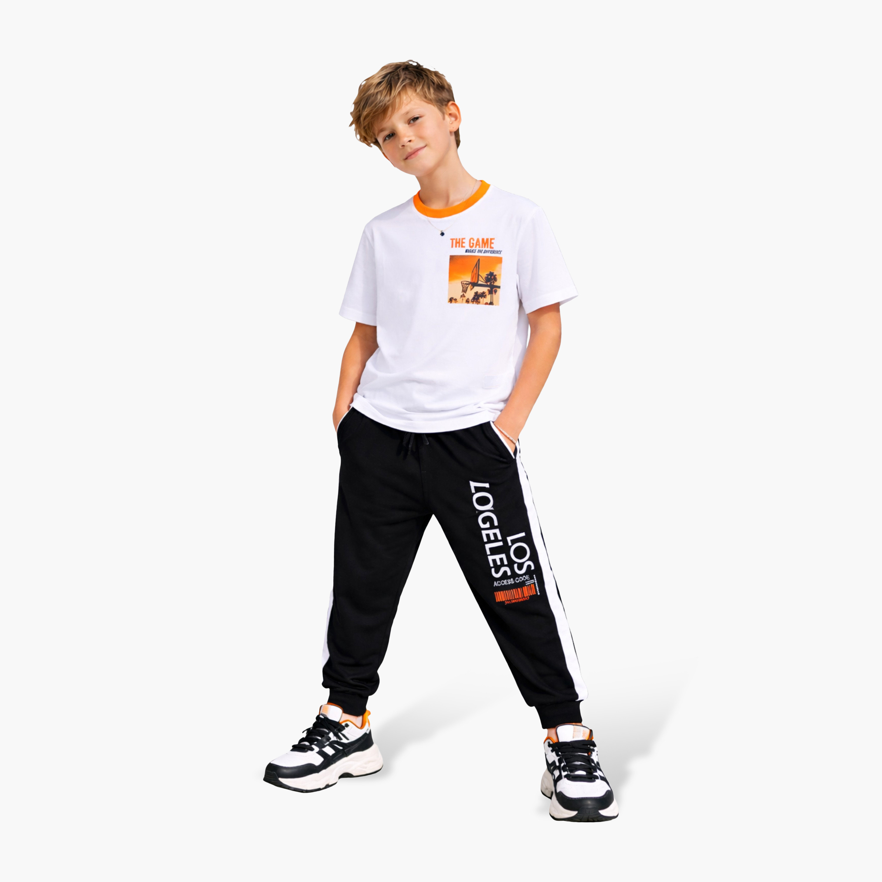 طقم تي شيرت بطبعة كرة سلة وبنطلون رياضي (جوغر) أسود من فيكتور آند جين-boys-clothing-setsandcoords-image-1