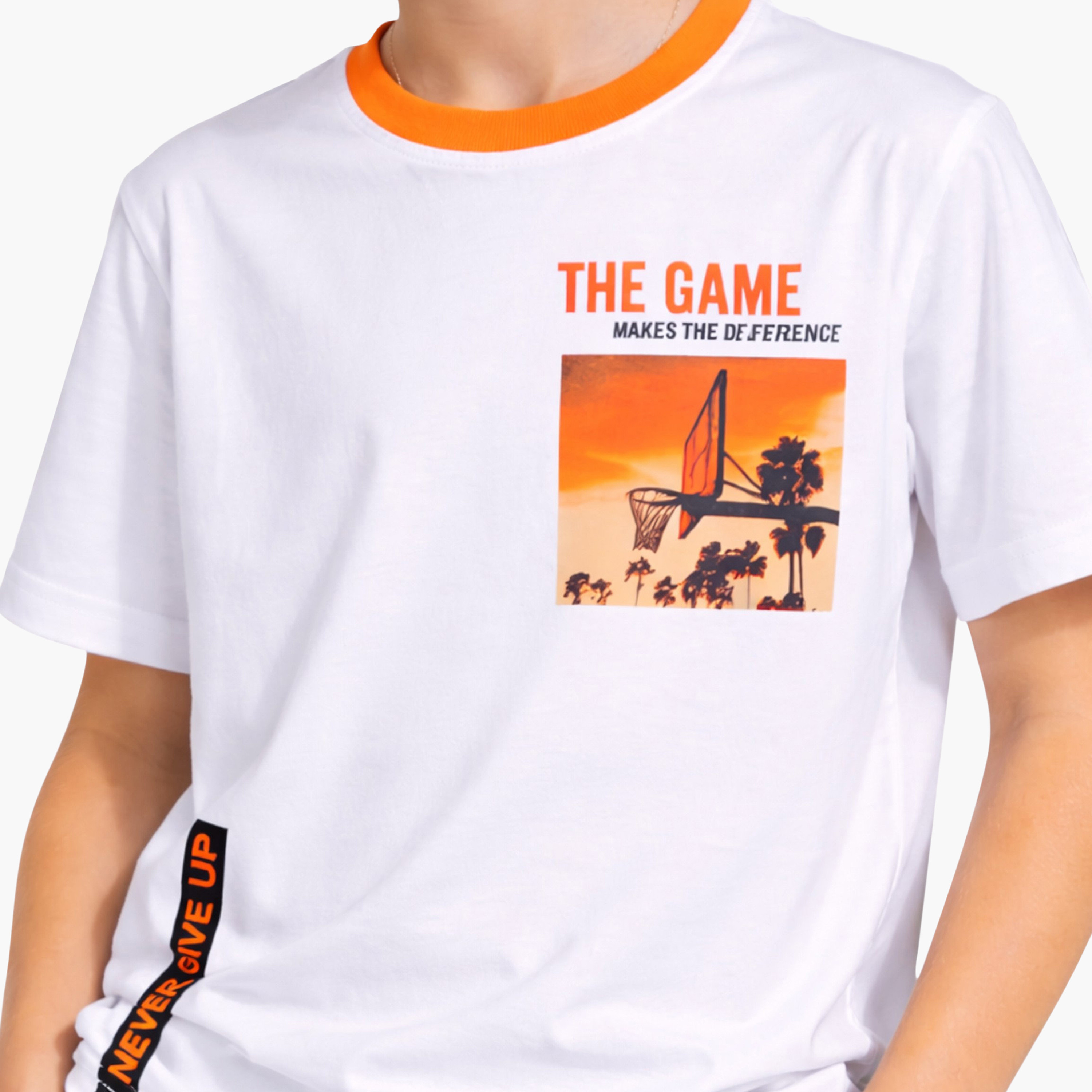 طقم تي شيرت بطبعة كرة سلة وبنطلون رياضي (جوغر) أسود من فيكتور آند جين-boys-clothing-setsandcoords-image-3