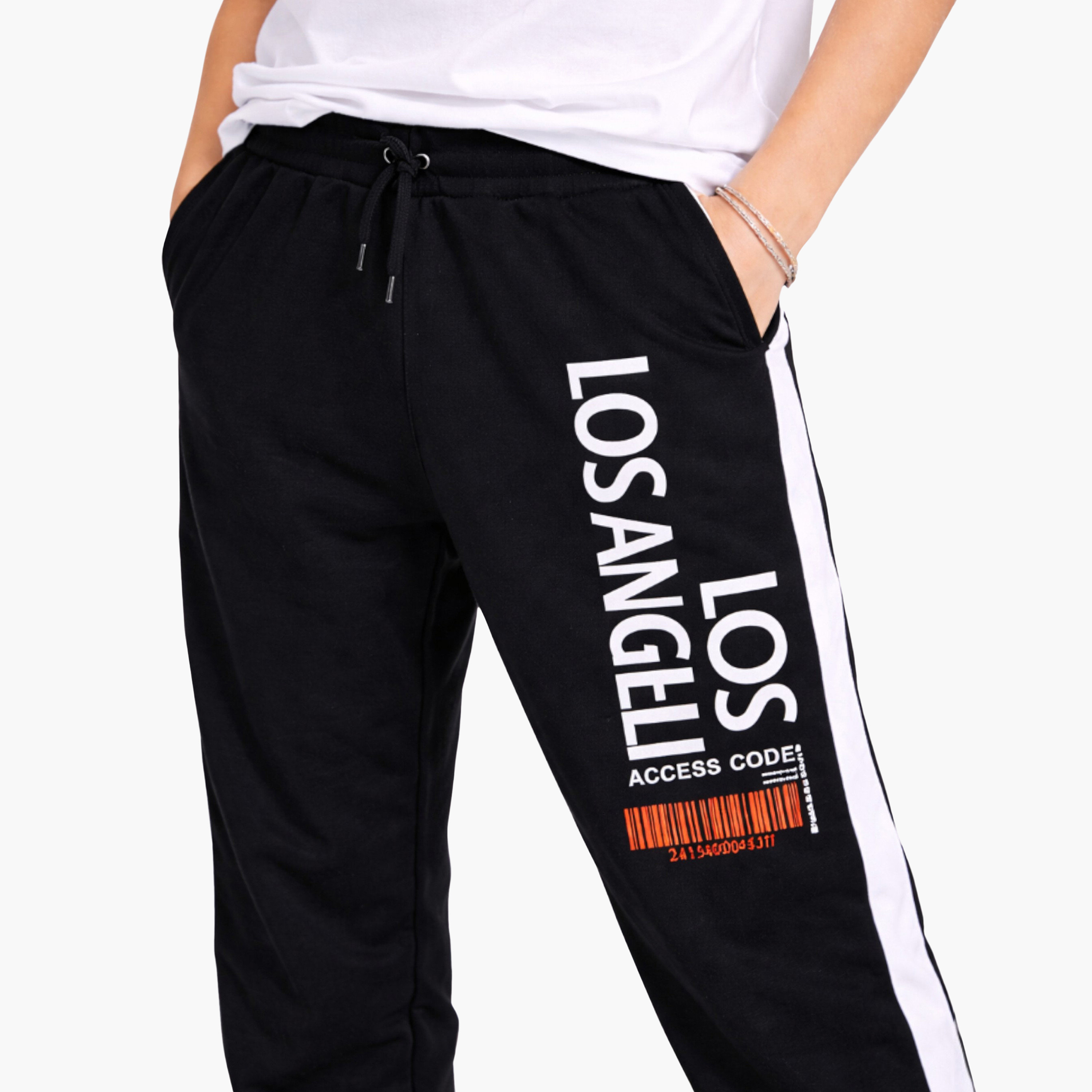 طقم تي شيرت بطبعة كرة سلة وبنطلون رياضي (جوغر) أسود من فيكتور آند جين-boys-clothing-setsandcoords-image-4
