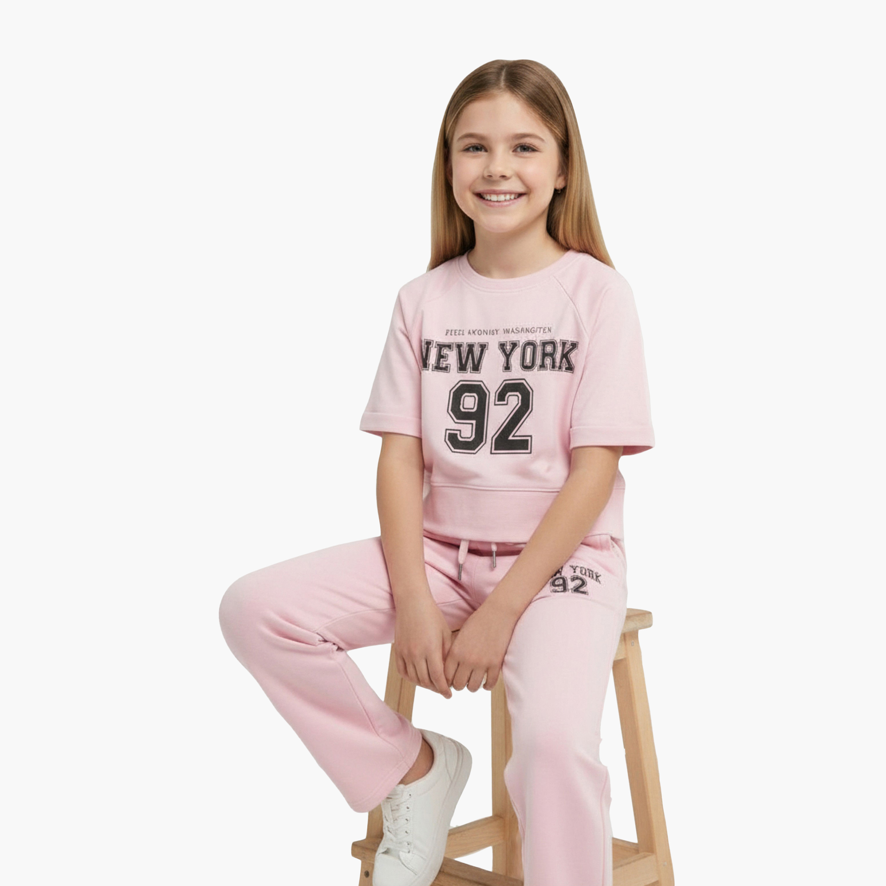 طقم بلوزة مطبوع بكلمة "New York" وبنطلون من فيكتور آند جين-girls-clothing-setsandcoords-image-4