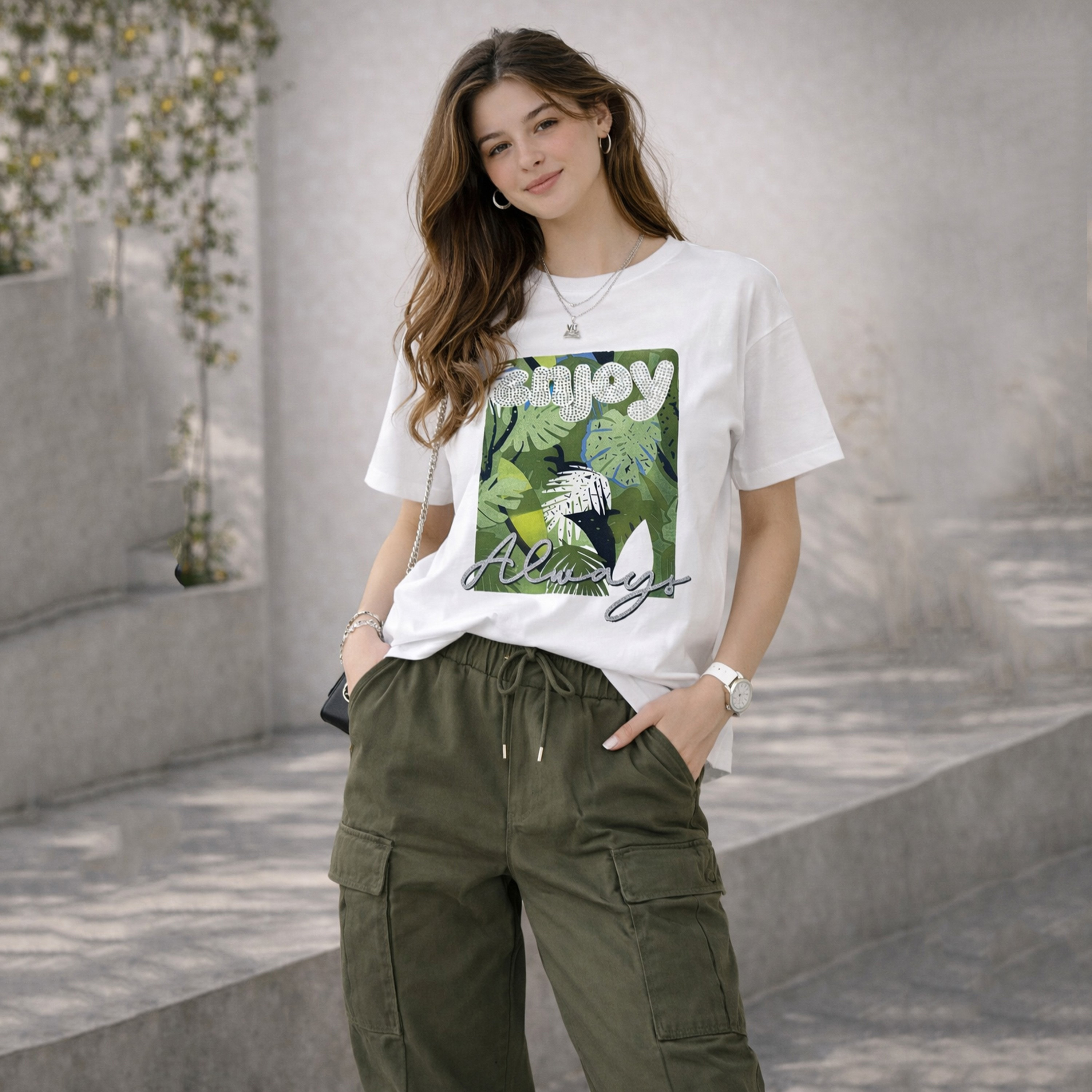 تيشيرت "أوفرسايز" مطرز بطبعة ساحل أمالفي من فيكتور آند جين-girls-clothing-tshirts-image-3