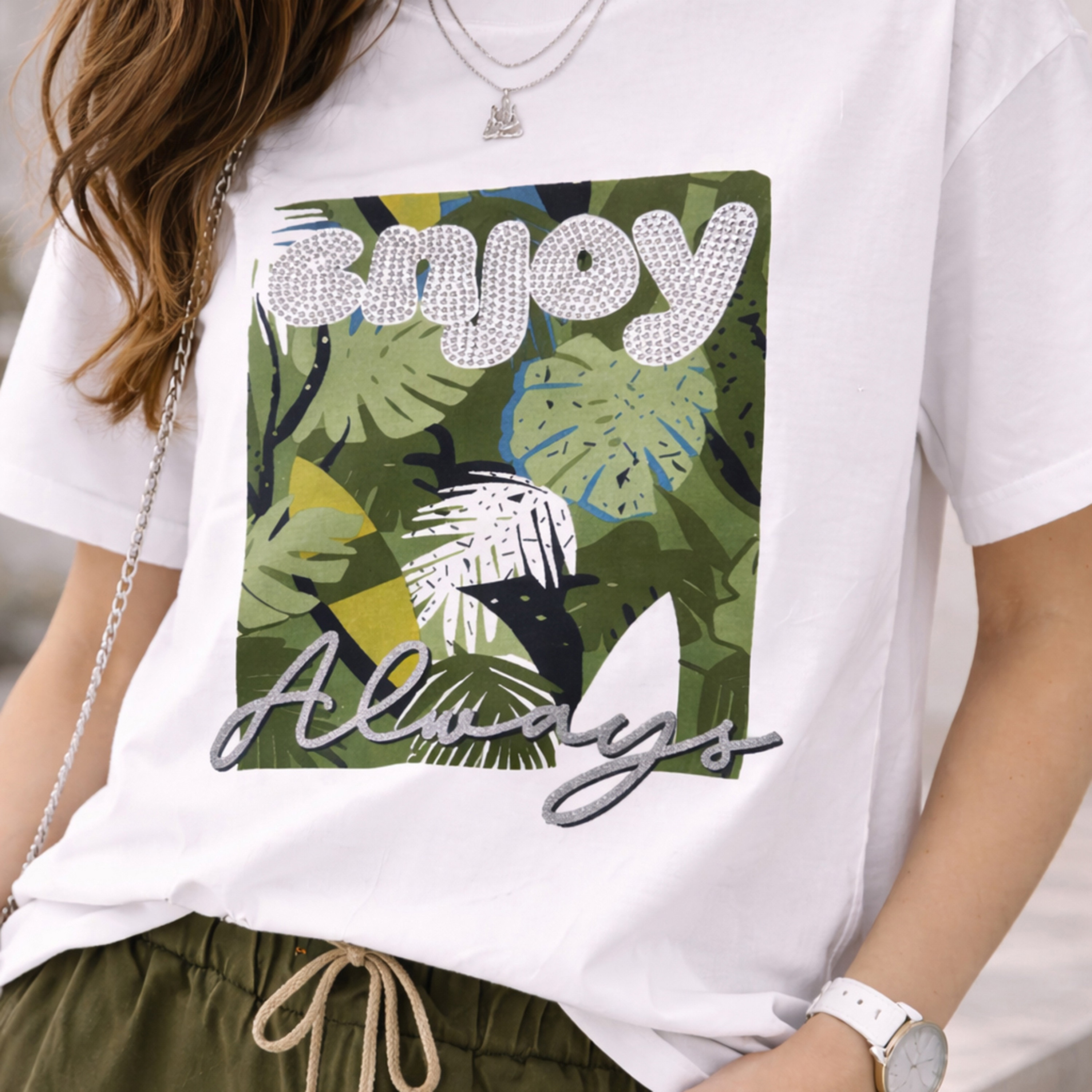 تيشيرت "أوفرسايز" مطرز بطبعة ساحل أمالفي من فيكتور آند جين-girls-clothing-tshirts-image-4
