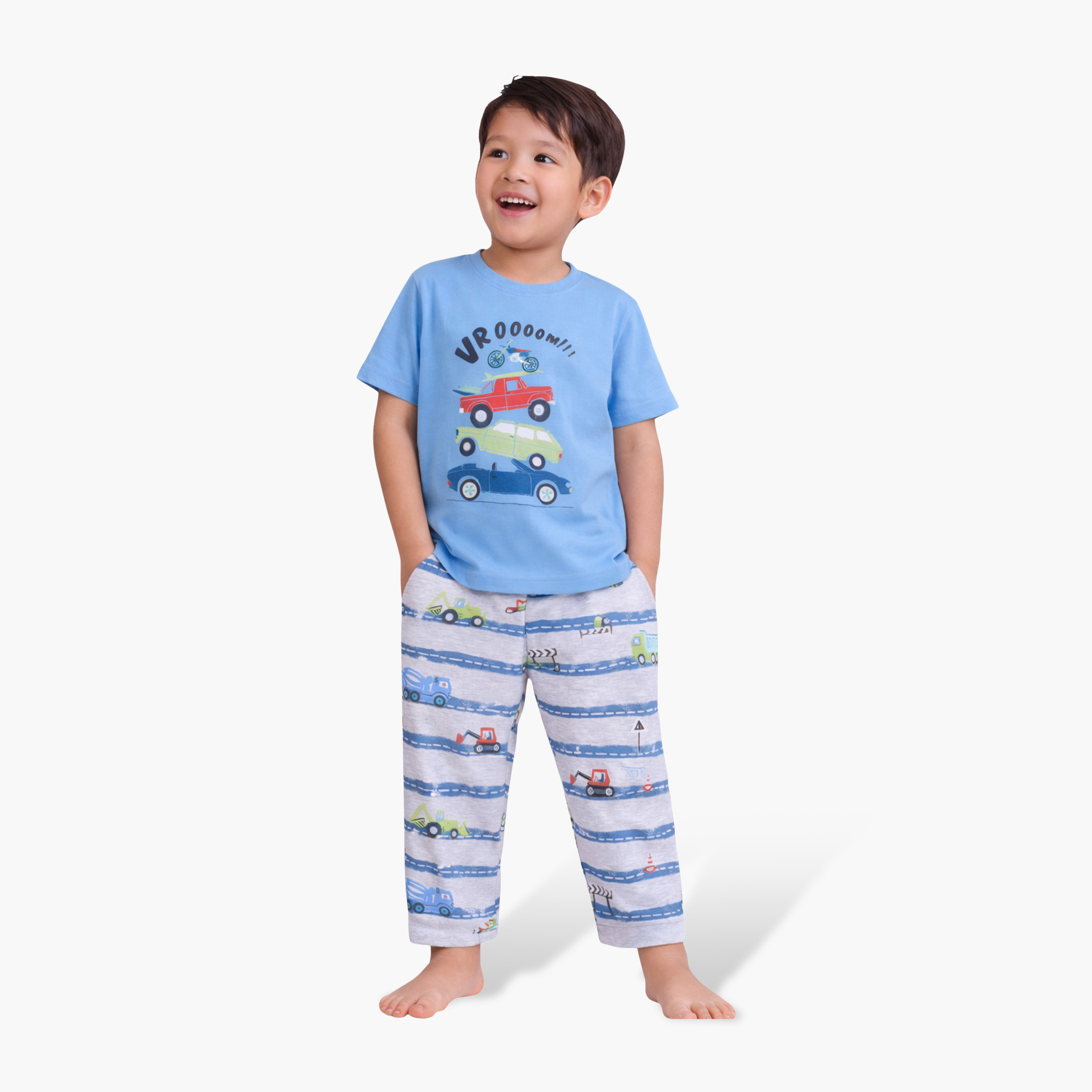 طقم تي شيرت قطني وبيجامة بطبعة سيارات من فيكتور آند جين-boys-clothing-setsandcoords-image-1