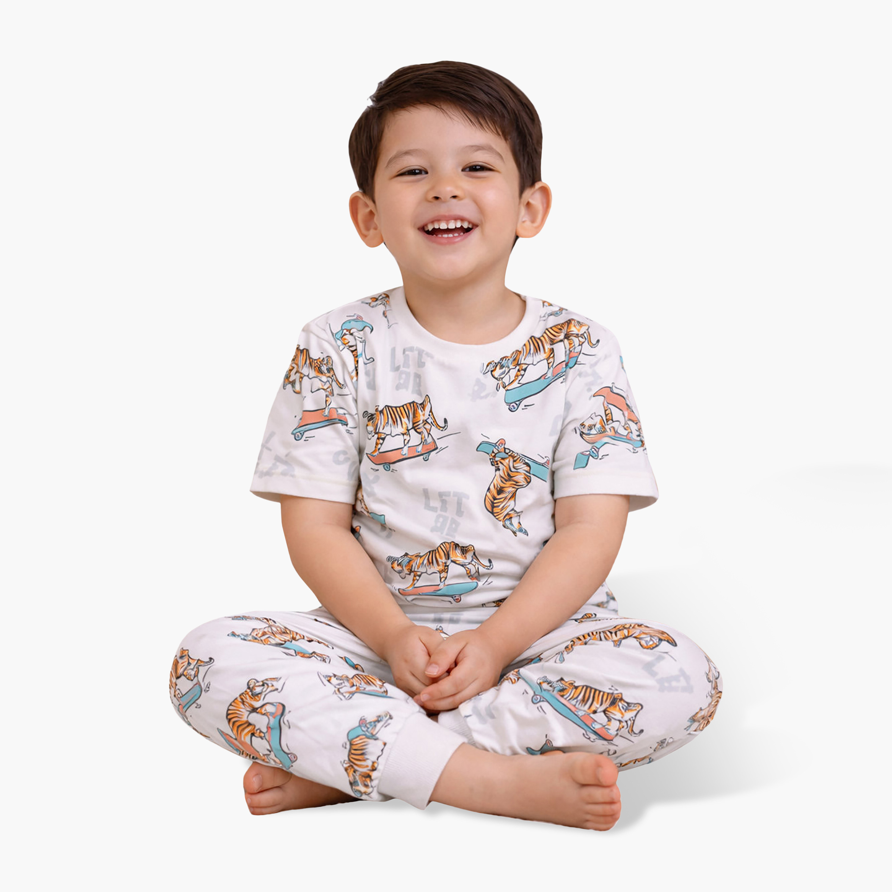 طقم تي شيرت قطني وبيجامة بطبعة حيوانات مرحة من فيكتور آند جين-boys-clothing-nightwear-image-5