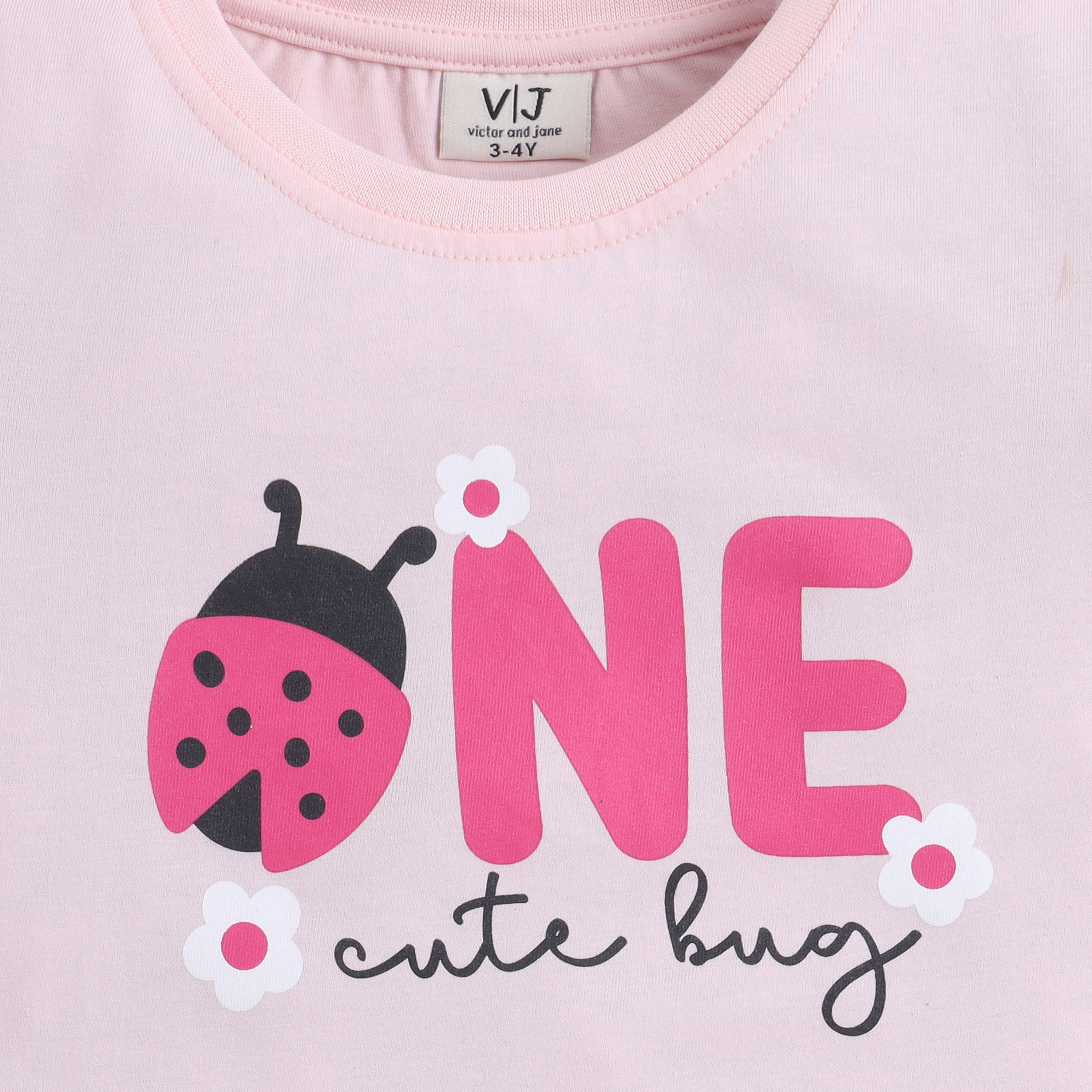 طقم تي شيرت قطني وبيجامة بطبعة كلمة "ONE" من فيكتور آند جين-baby-girls-clothing-nightwear-pyjamasets-image-5