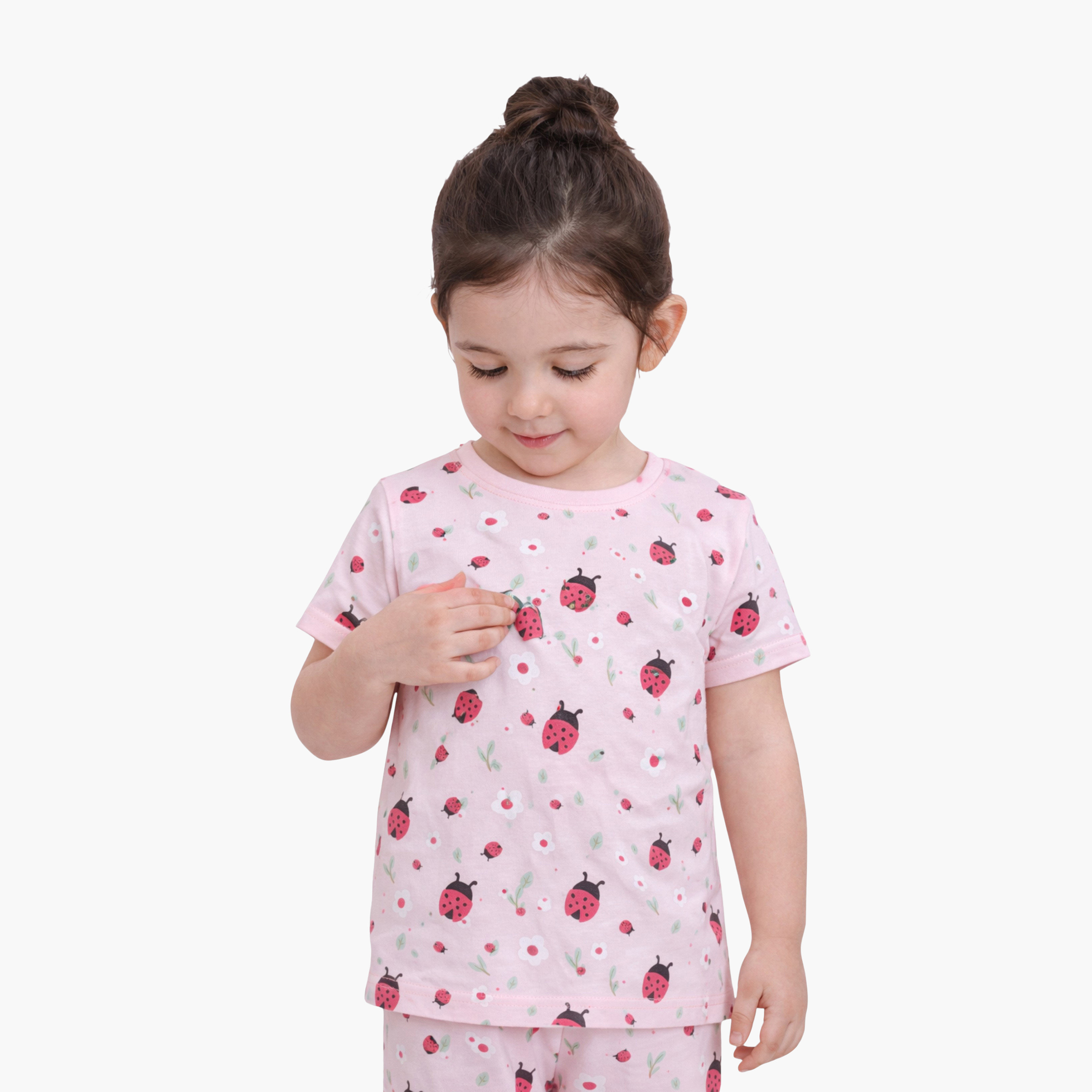 طقم تي شيرت قطني وبيجامة بطبعة فراولة من فيكتور آند جين-girls-clothing-nightwear-image-5