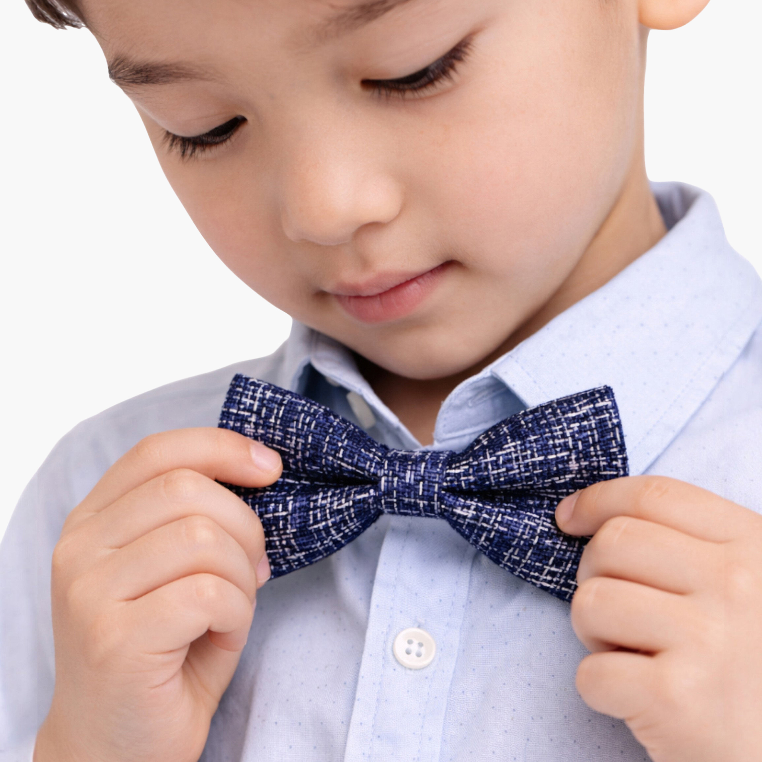طقم رسمي مكون من قميص، شورت كحلي، حمالات وربطة عنق "بو تاي" من فيكتور آند جين-boys-clothing-setsandcoords-image-6
