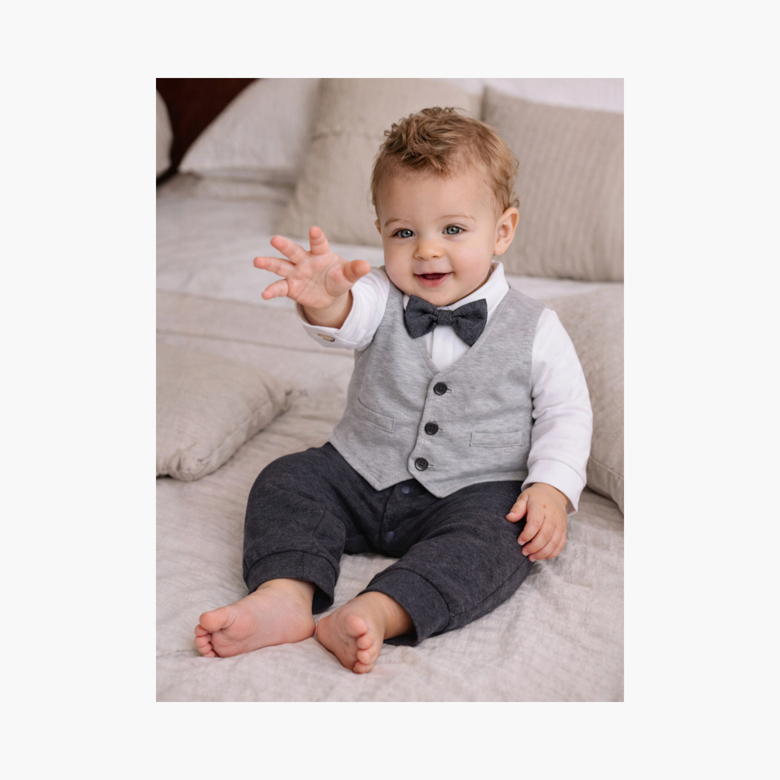 طقم رومبير بتصميم وهمي (موك) مكون من سديري، قميص وربطة عنق من فيكتور آند جين-baby-boys-clothing-rompers-image-4