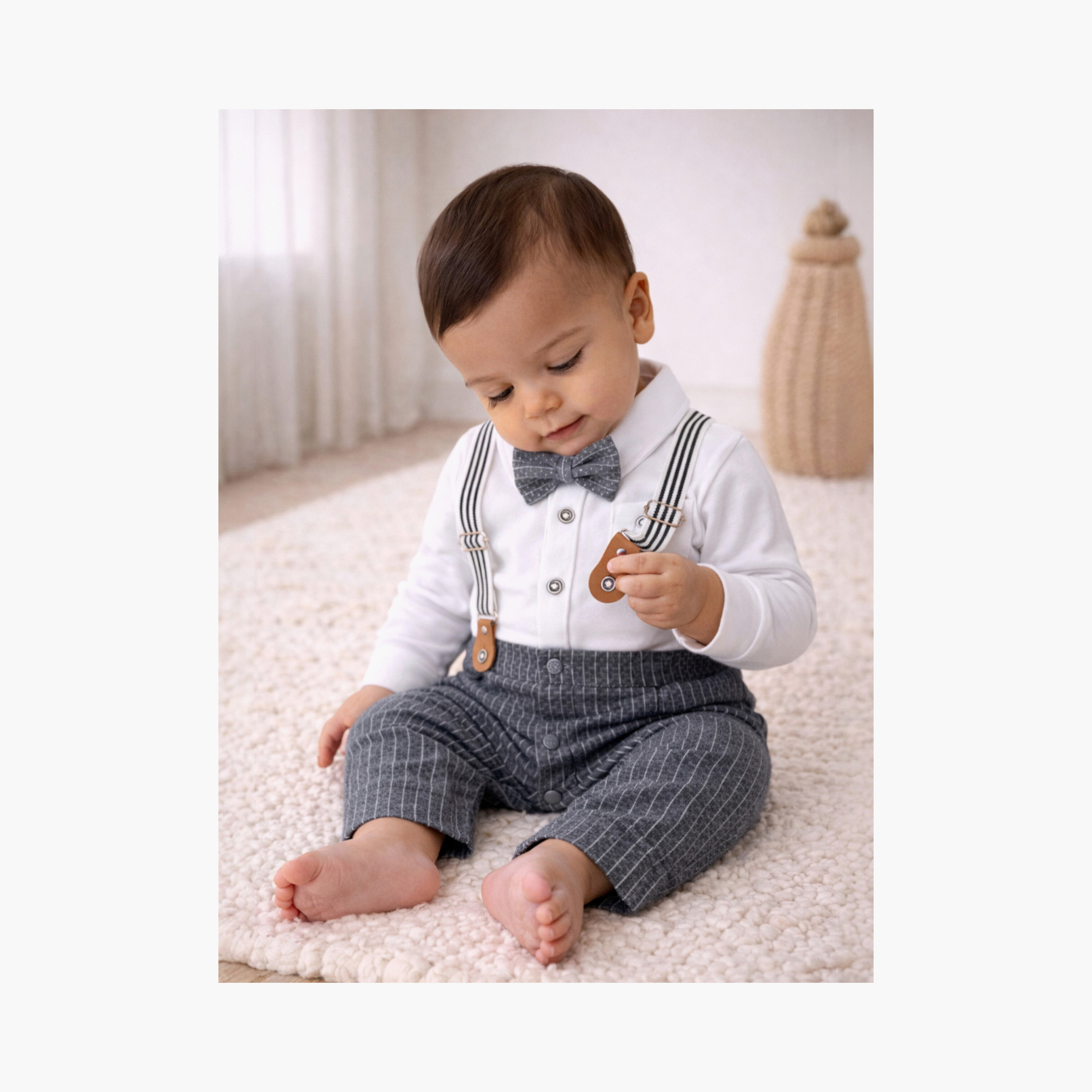 طقم رومبير بتصميم وهمي (موك) مكون من قميص، ربطة عنق وحمالات من فيكتور آند جين-baby-boys-clothing-rompers-image-3