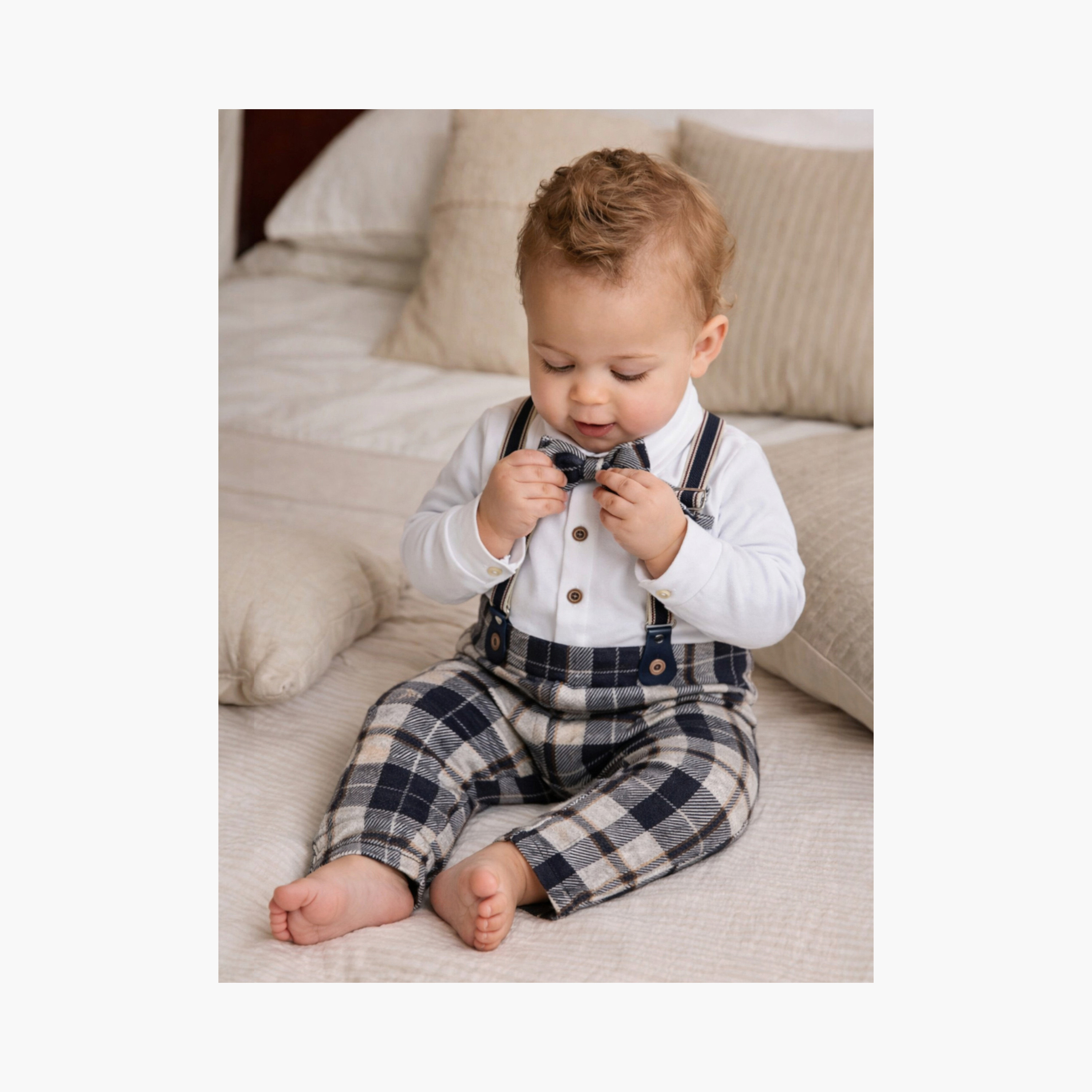 طقم رومبير بتصميم وهمي (موك) مكون من قميص كاروهات، ربطة عنق وحمالات من فيكتور آند جين-baby-boys-clothing-rompers-image-4