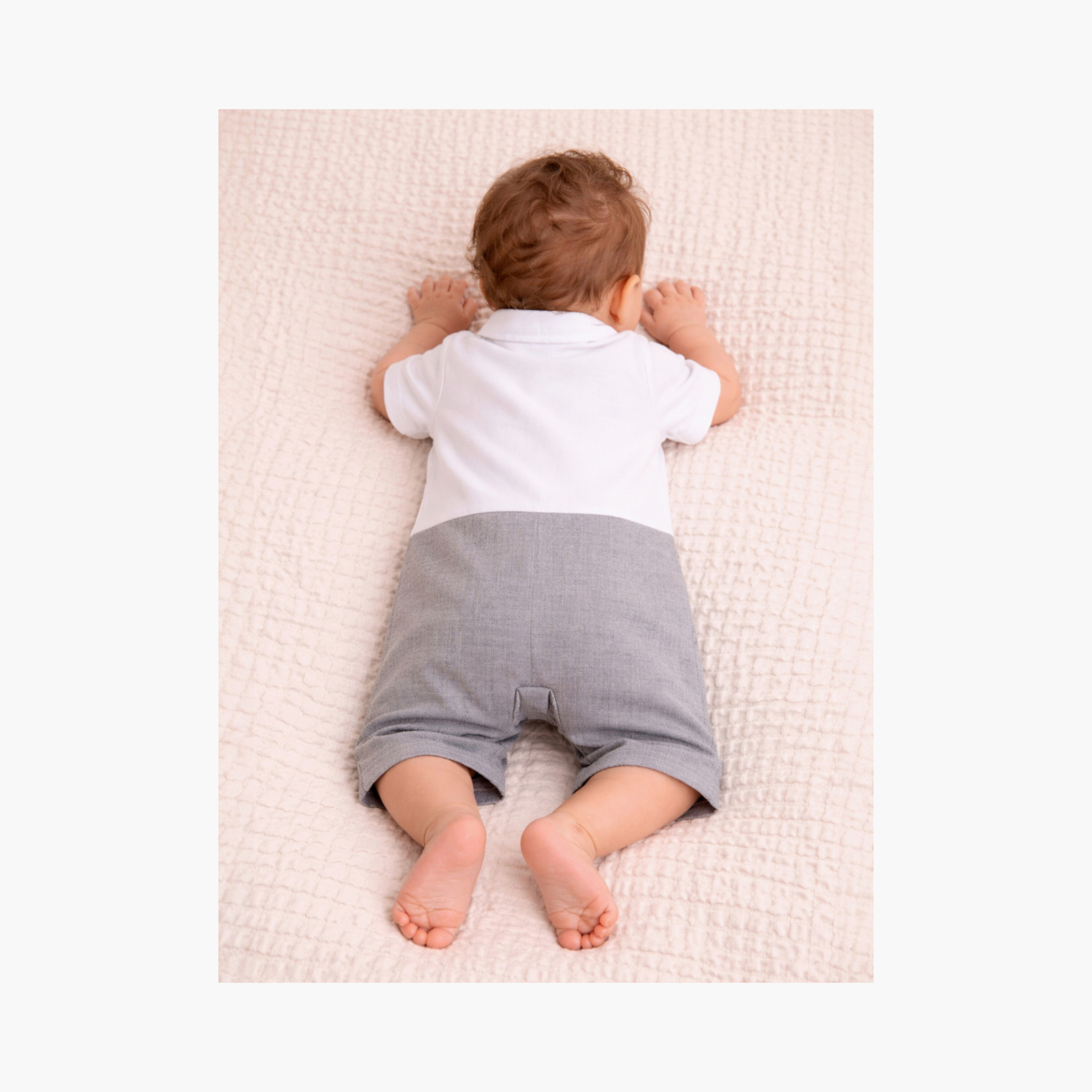 طقم رومبير بتصميم وهمي (موك) مكون من سديري، قميص وربطة عنق من فيكتور آند جين-baby-boys-clothing-rompers-image-4