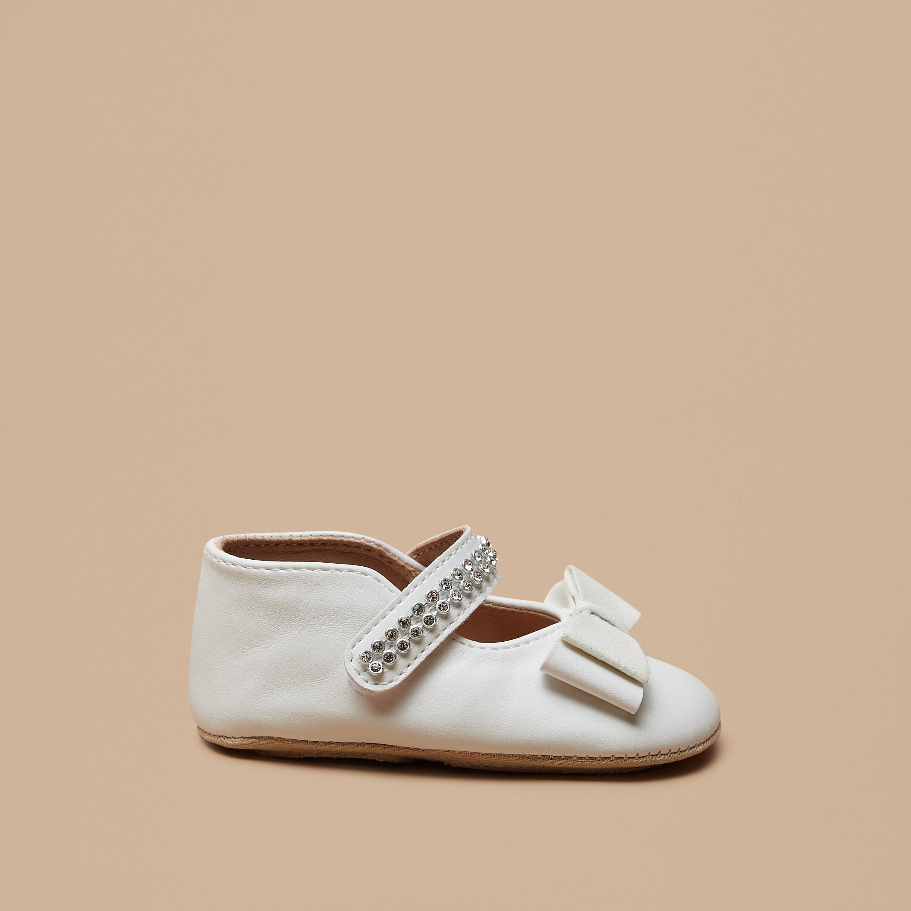 بوت بزينة فيونكة وشريط إغلاق لاصق من بيرفيت-baby-girls-shoes-booties-image-3