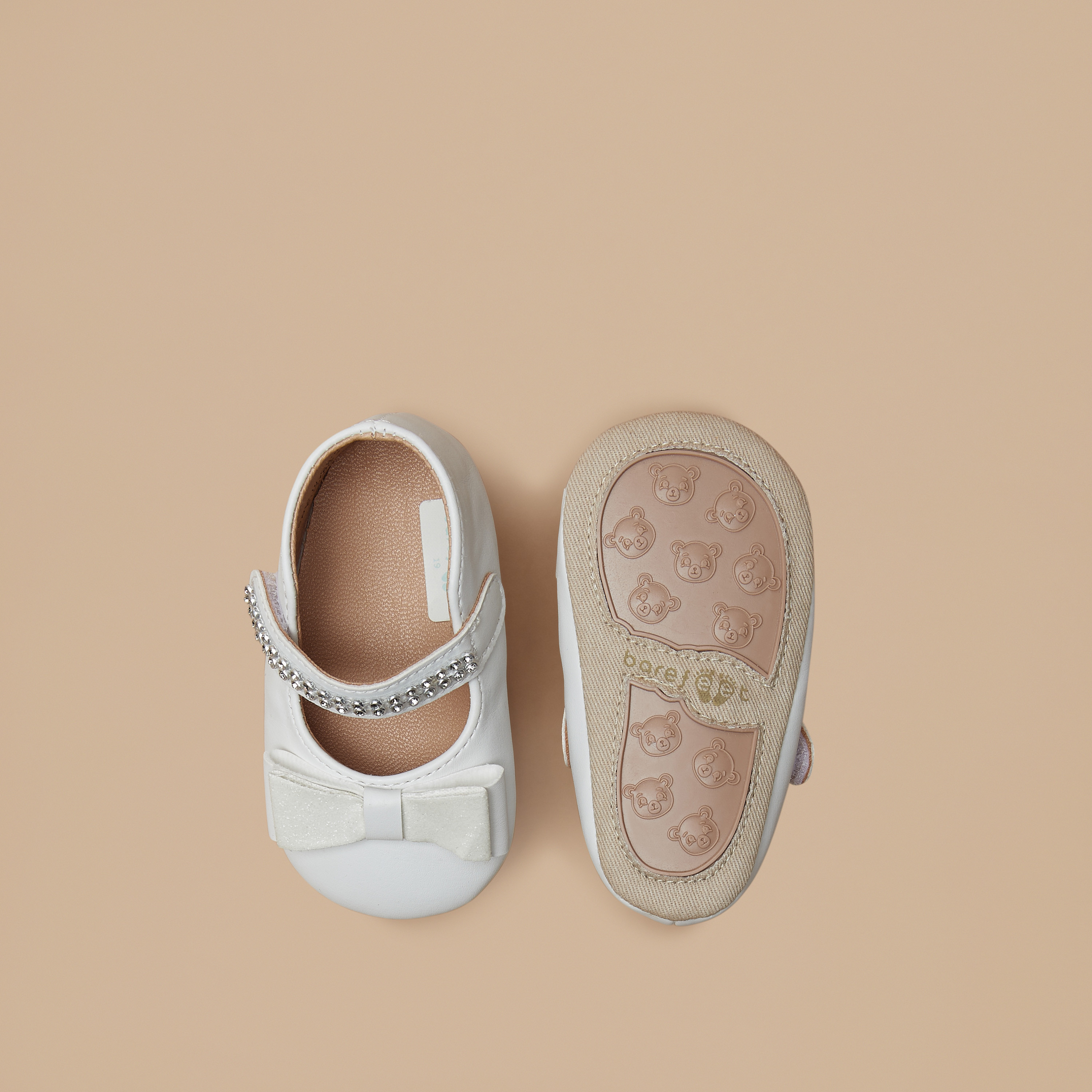 بوت بزينة فيونكة وشريط إغلاق لاصق من بيرفيت-baby-girls-shoes-booties-image-2