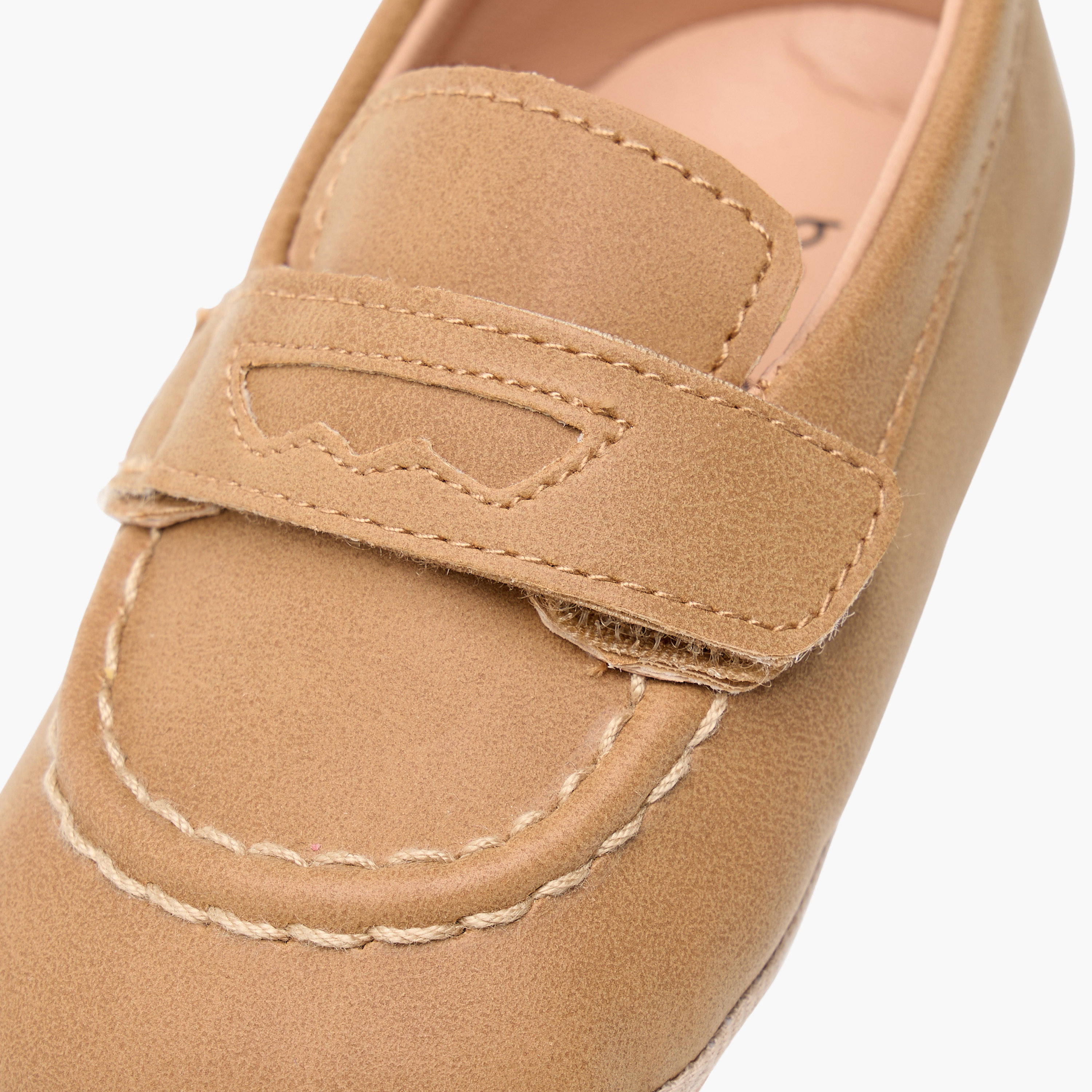 حذاء بتفاصيل درزات وبشريط إغلاق لاصق من بيرفيت-baby-boys-shoes-closedshoes-image-4