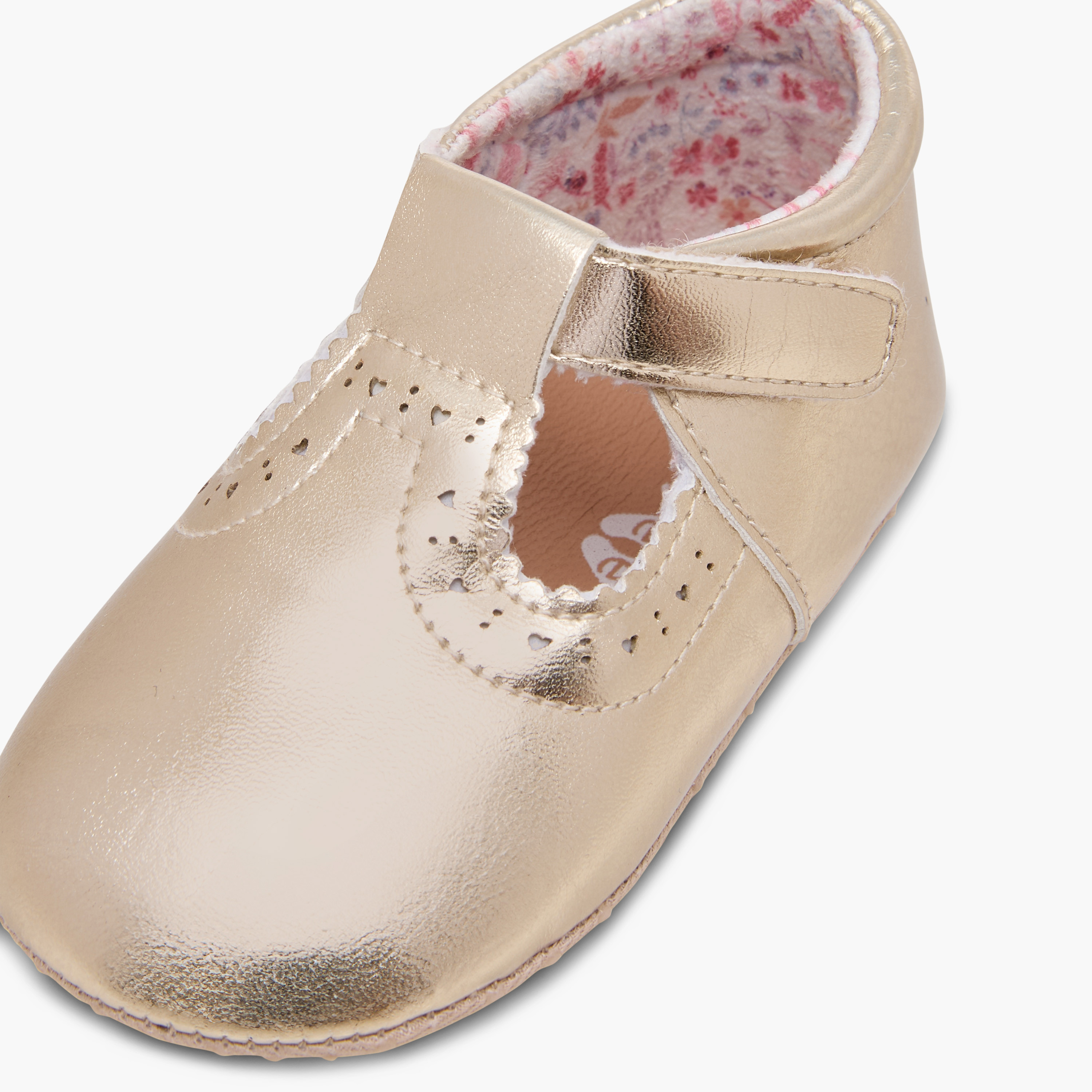 بوت بتفاصيل مفرغة وشريط إغلاق لاصق من بيرفيت-baby-girls-shoes-booties-image-4