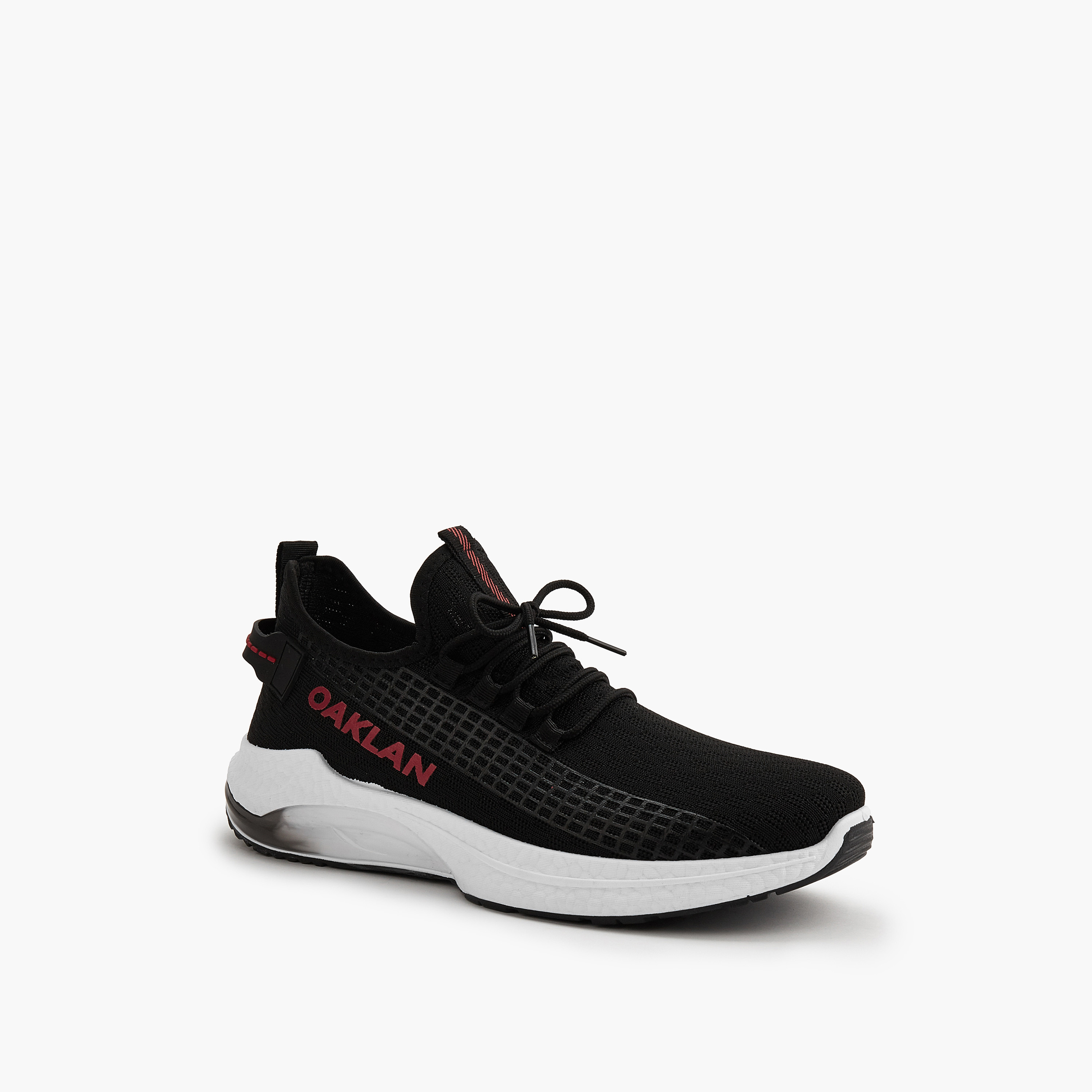 حذاء رياضي برباط إغلاق وتفاصيل شعار من أوكلان من شو إكسبريس-sports-men-shoes-image-1
