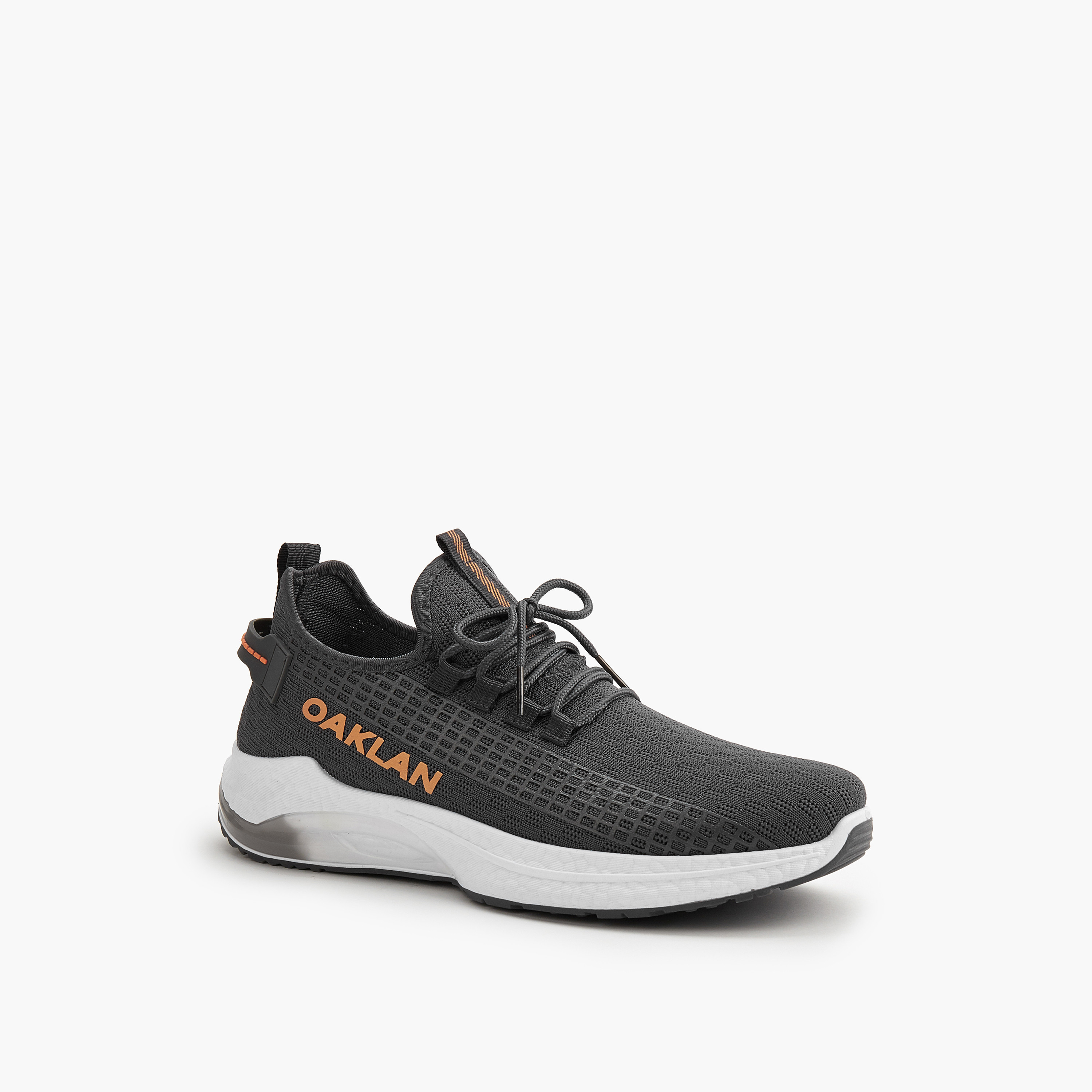 حذاء رياضي برباط إغلاق وتفاصيل شعار من أوكلان من شو إكسبريس-sports-men-shoes-image-1