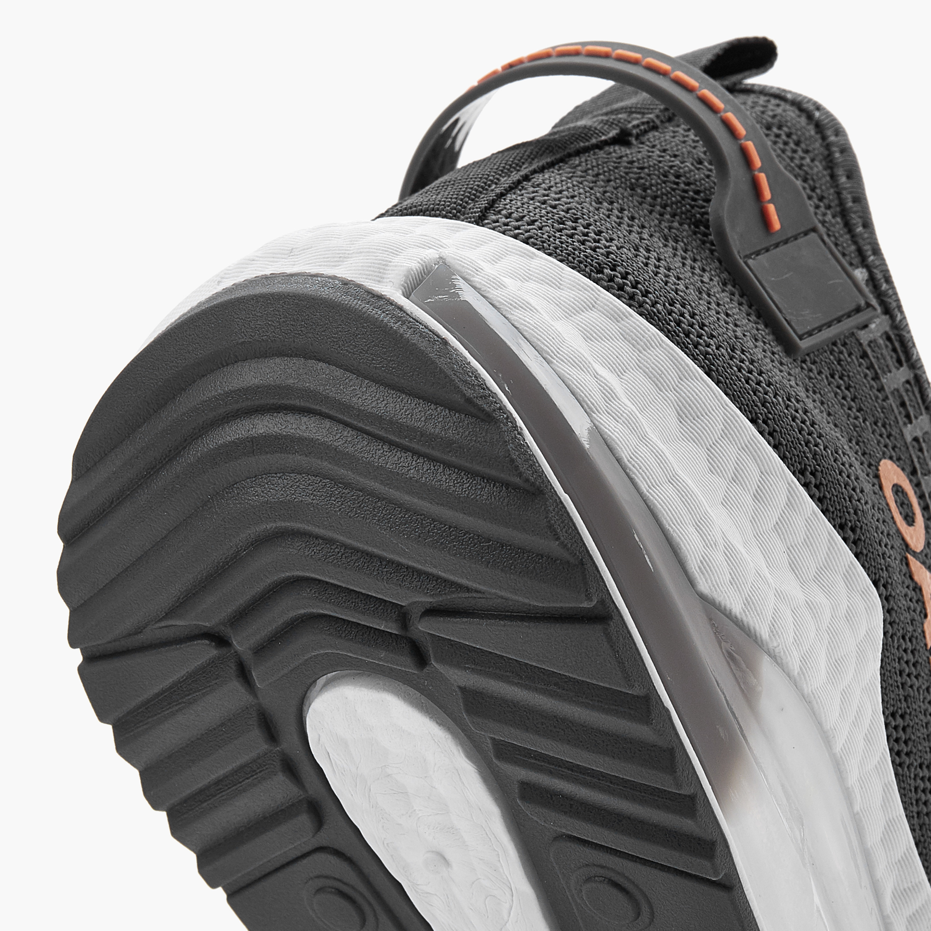 حذاء رياضي برباط إغلاق وتفاصيل شعار من أوكلان من شو إكسبريس-sports-men-shoes-image-4