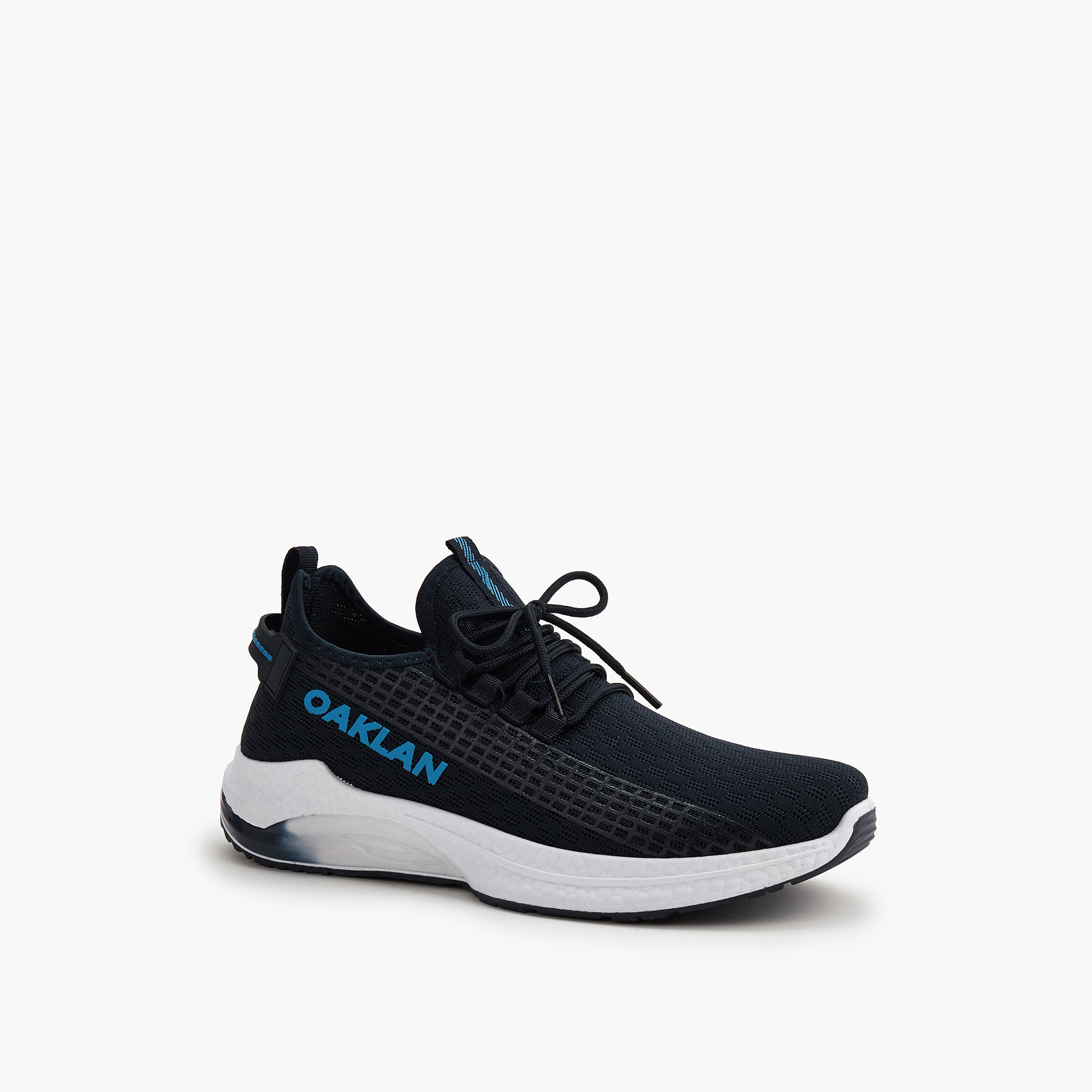 حذاء رياضي برباط إغلاق وتفاصيل شعار من أوكلان من شو إكسبريس-sports-men-shoes-image-1