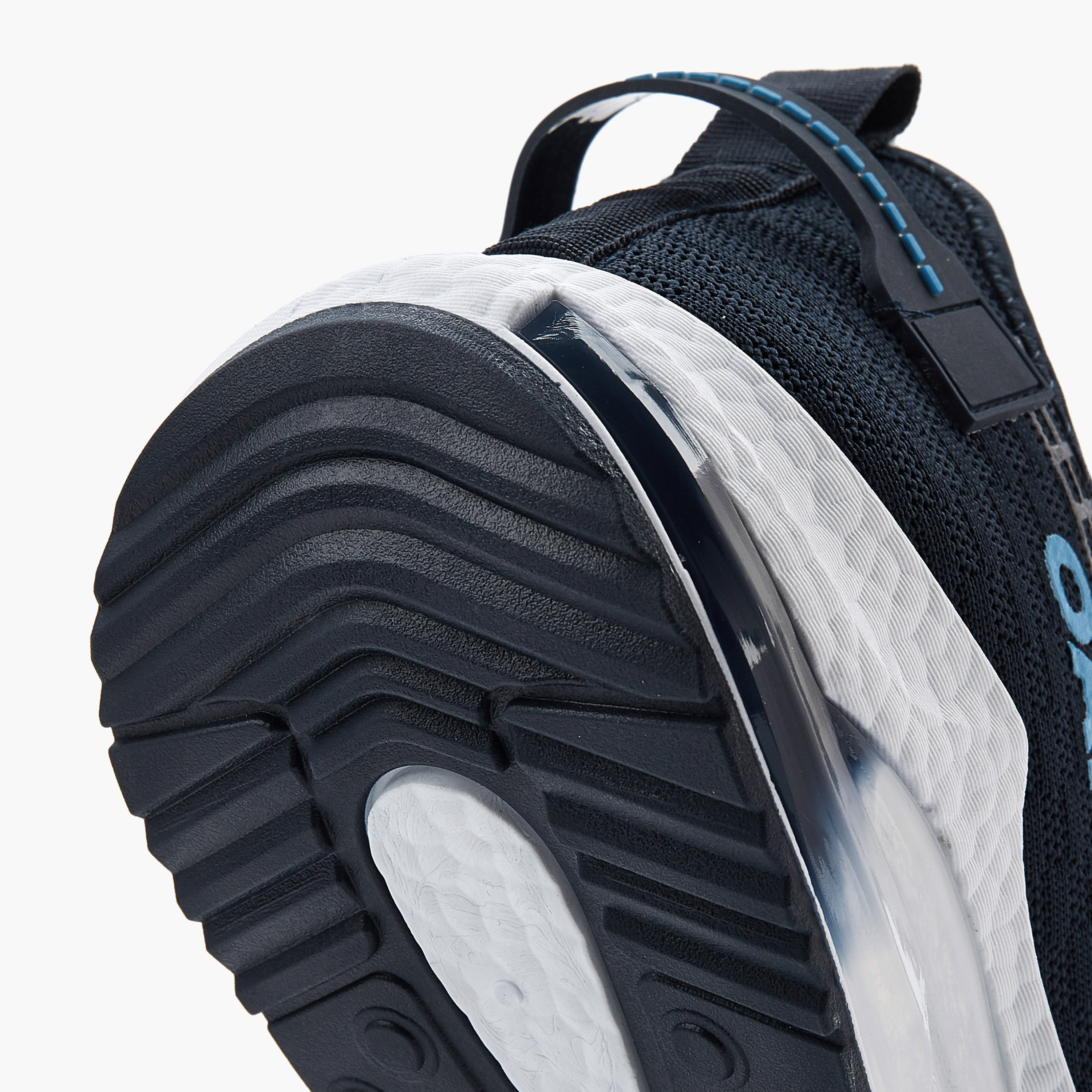 حذاء رياضي برباط إغلاق وتفاصيل شعار من أوكلان من شو إكسبريس-sports-men-shoes-image-4
