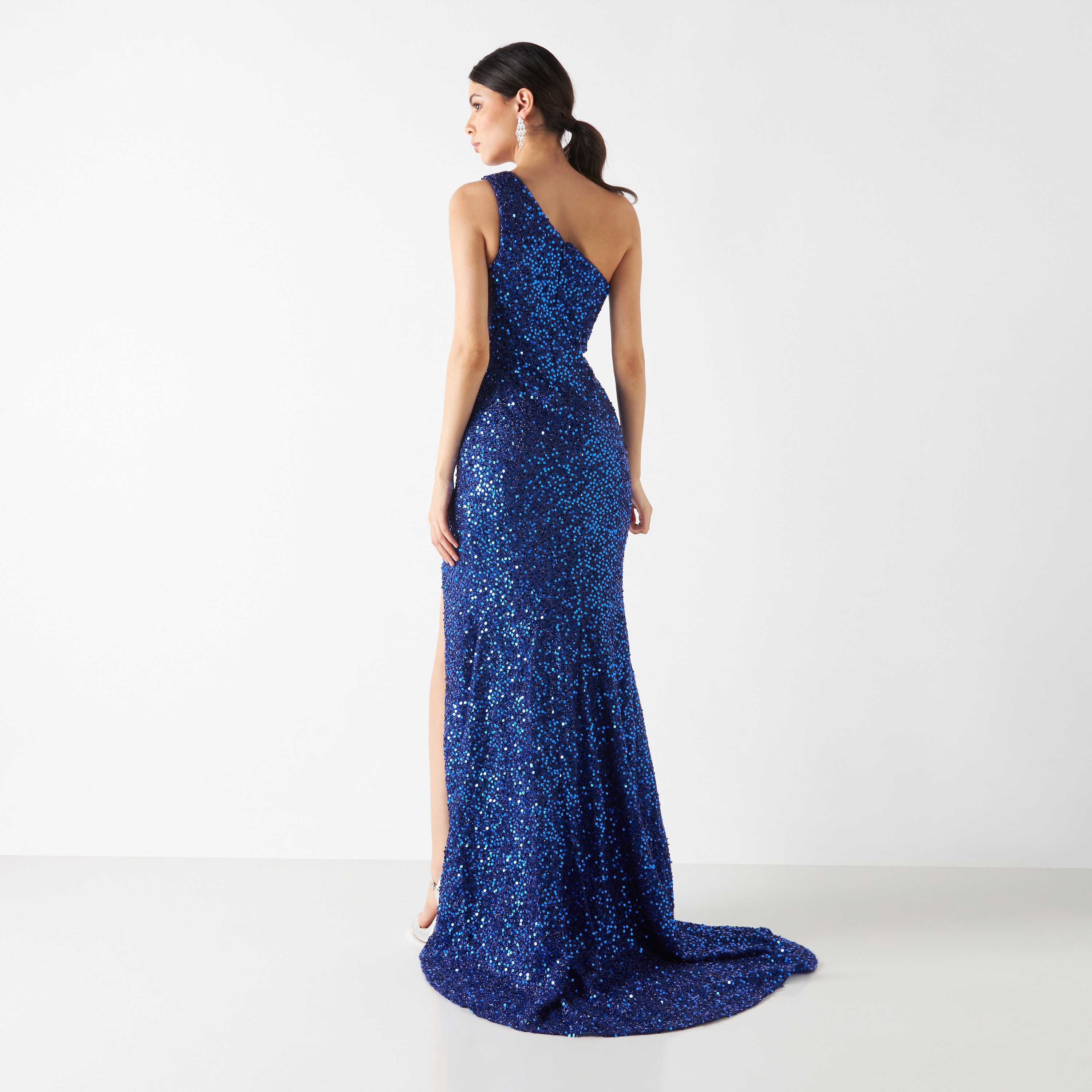 فستان طويل مزين بالترتر بكتف واحد وفتحة من سكيرت أند ستيليتو-women-clothing-dresses-image-3